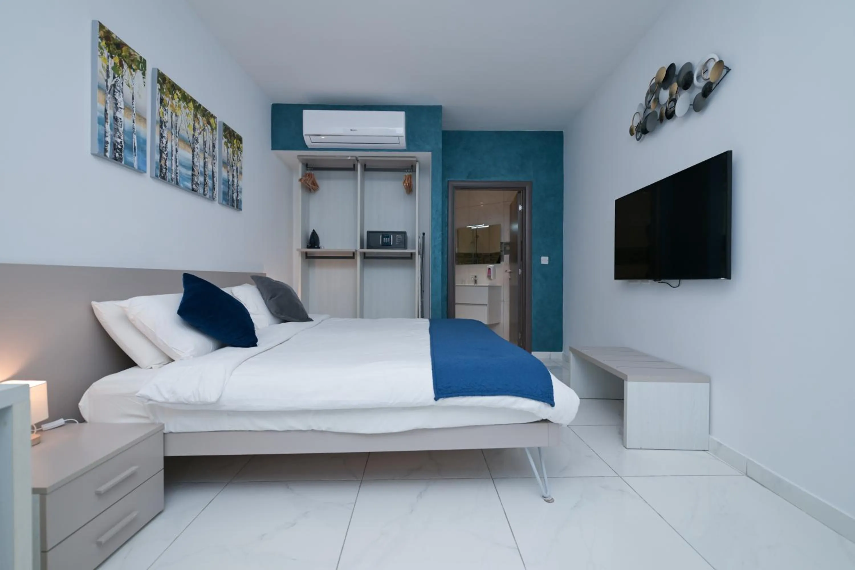 Bed in The Exiles Hotel