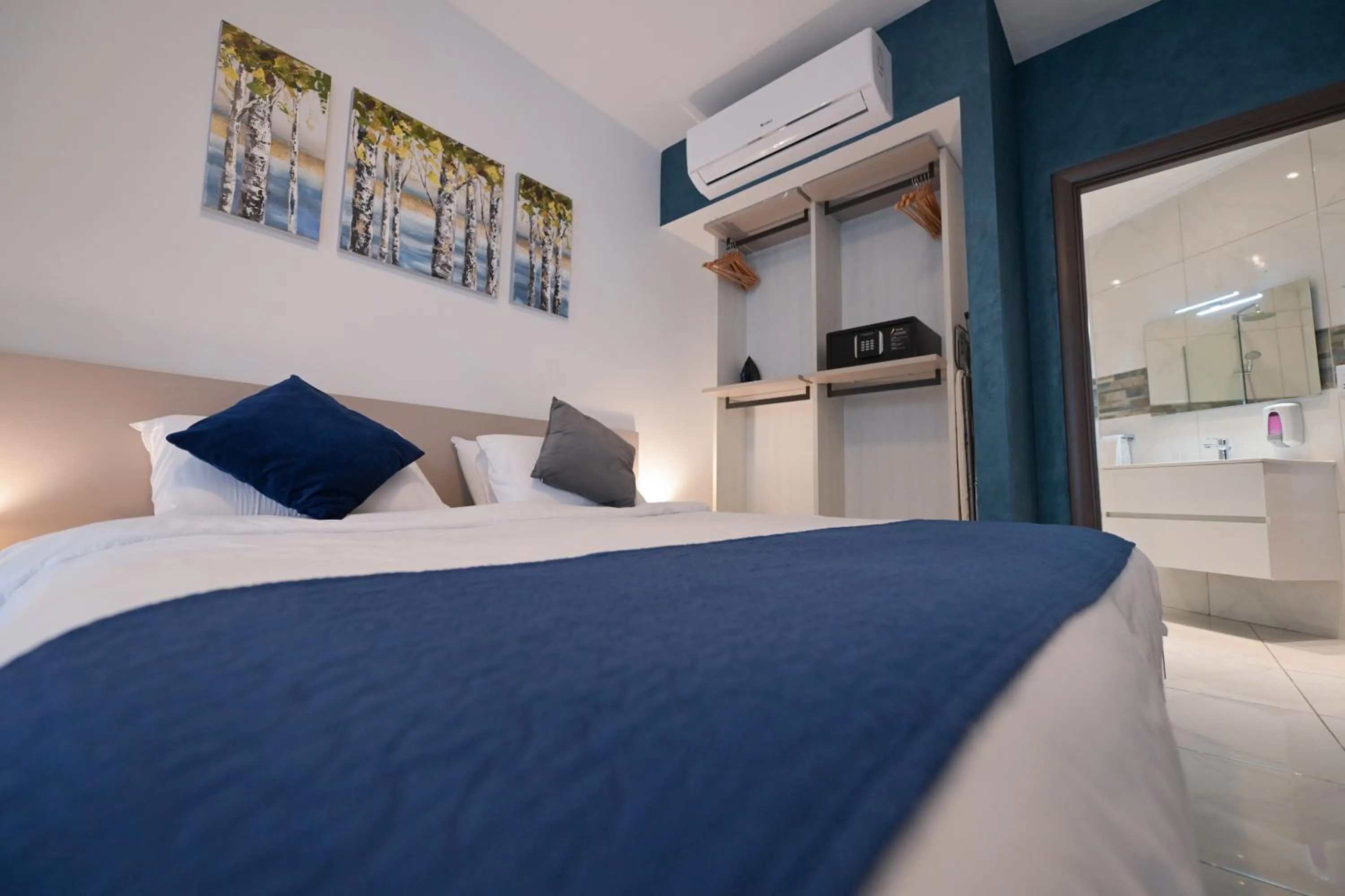 Bed in The Exiles Hotel