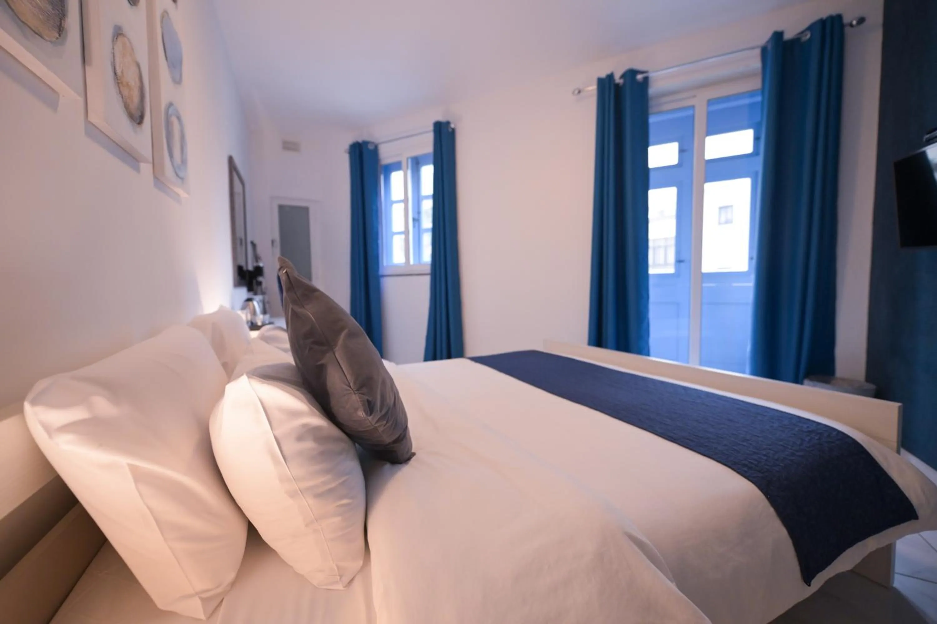 Bed in The Exiles Hotel