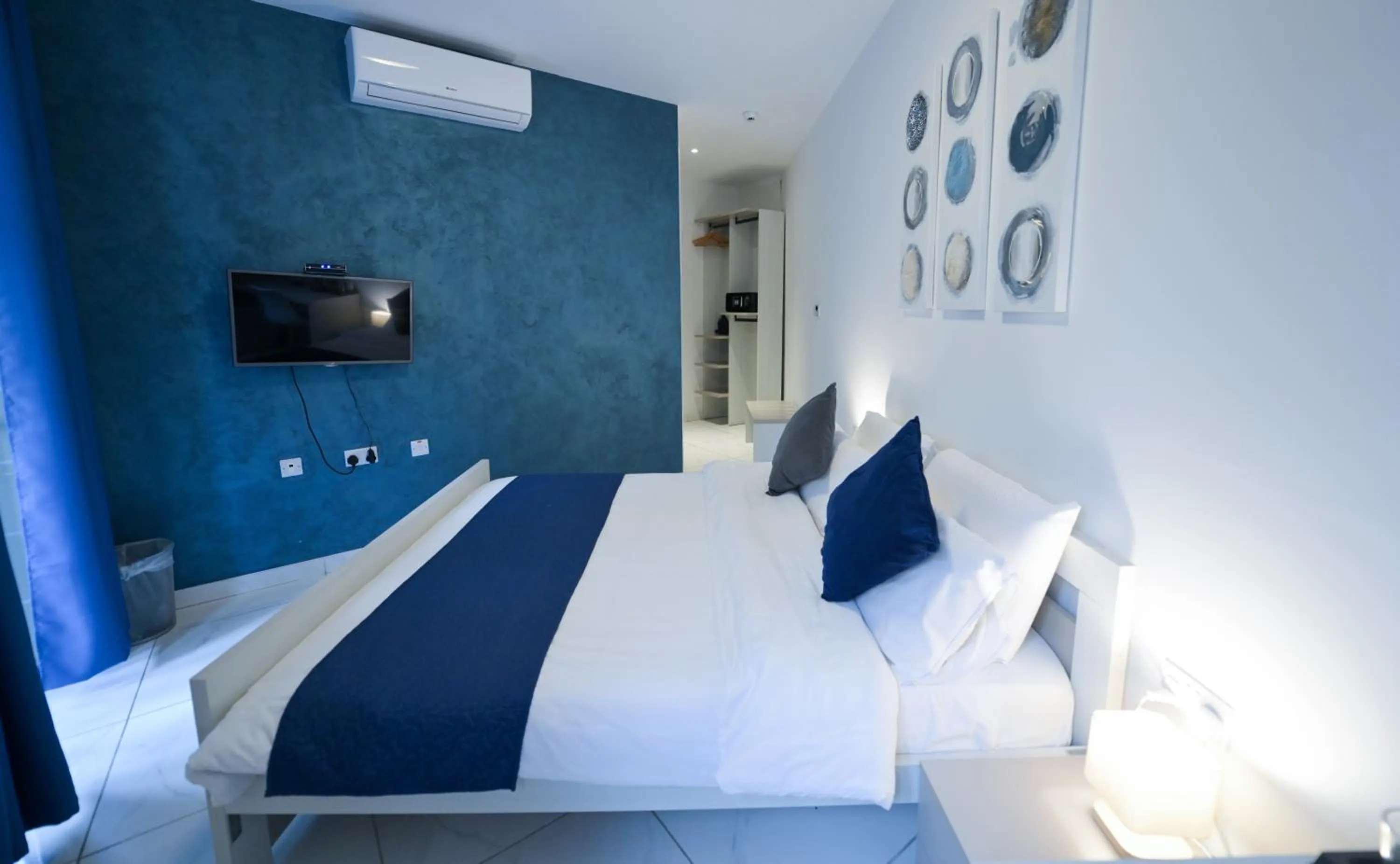 Bed in The Exiles Hotel