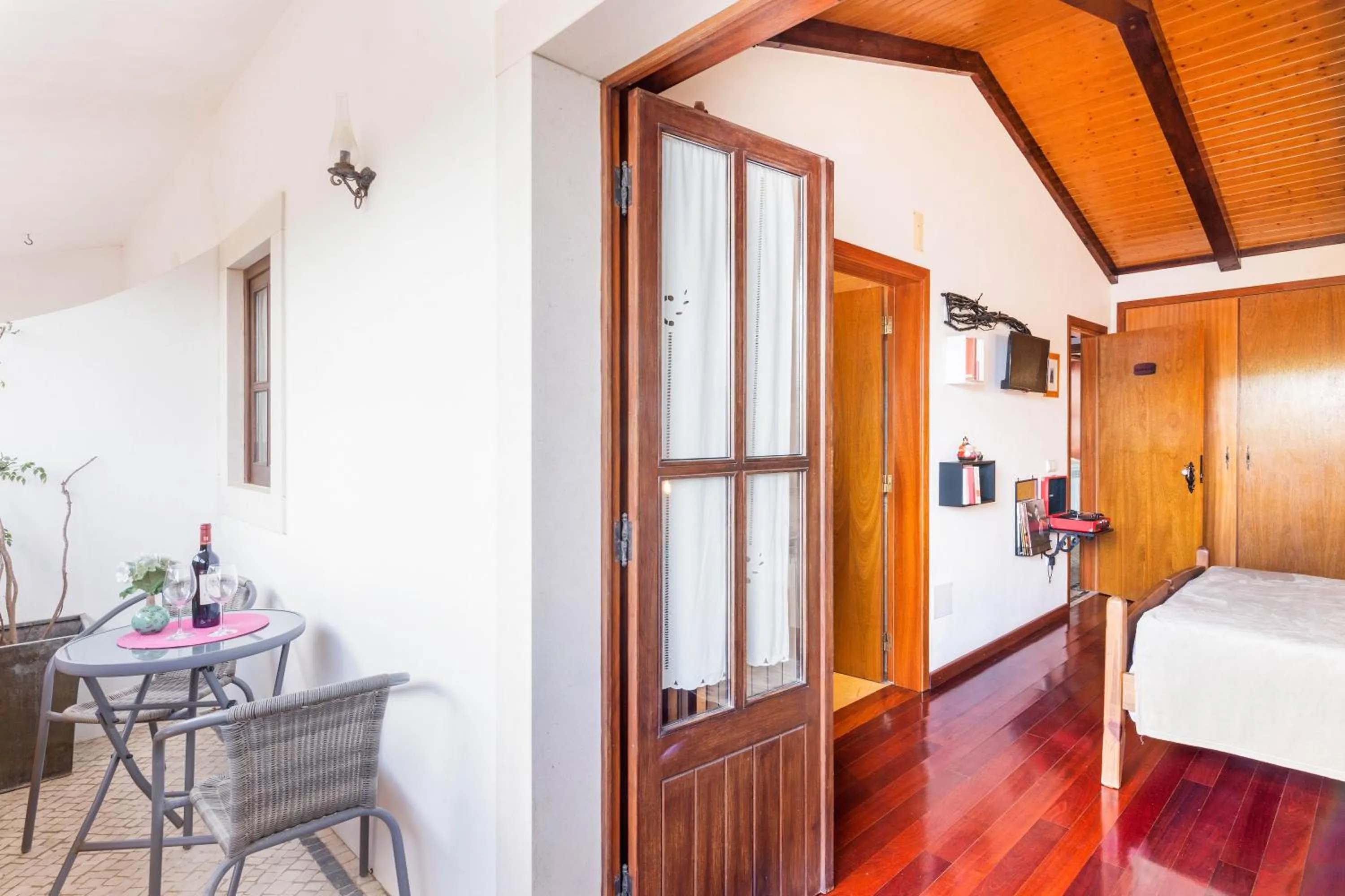 Balcony/Terrace, Bed in Refúgio das Artes Guesthouse