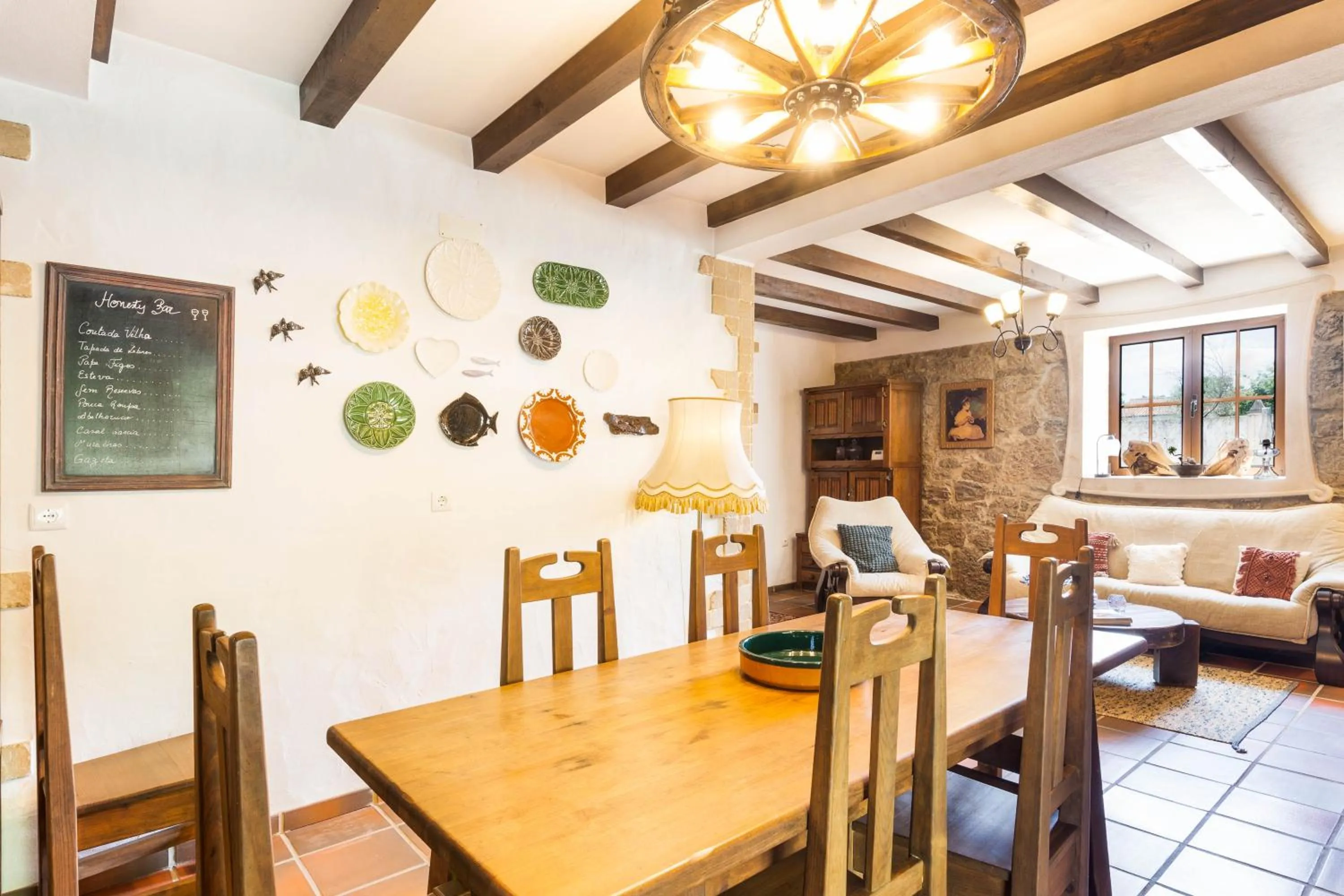 Communal lounge/ TV room in Refúgio das Artes Guesthouse