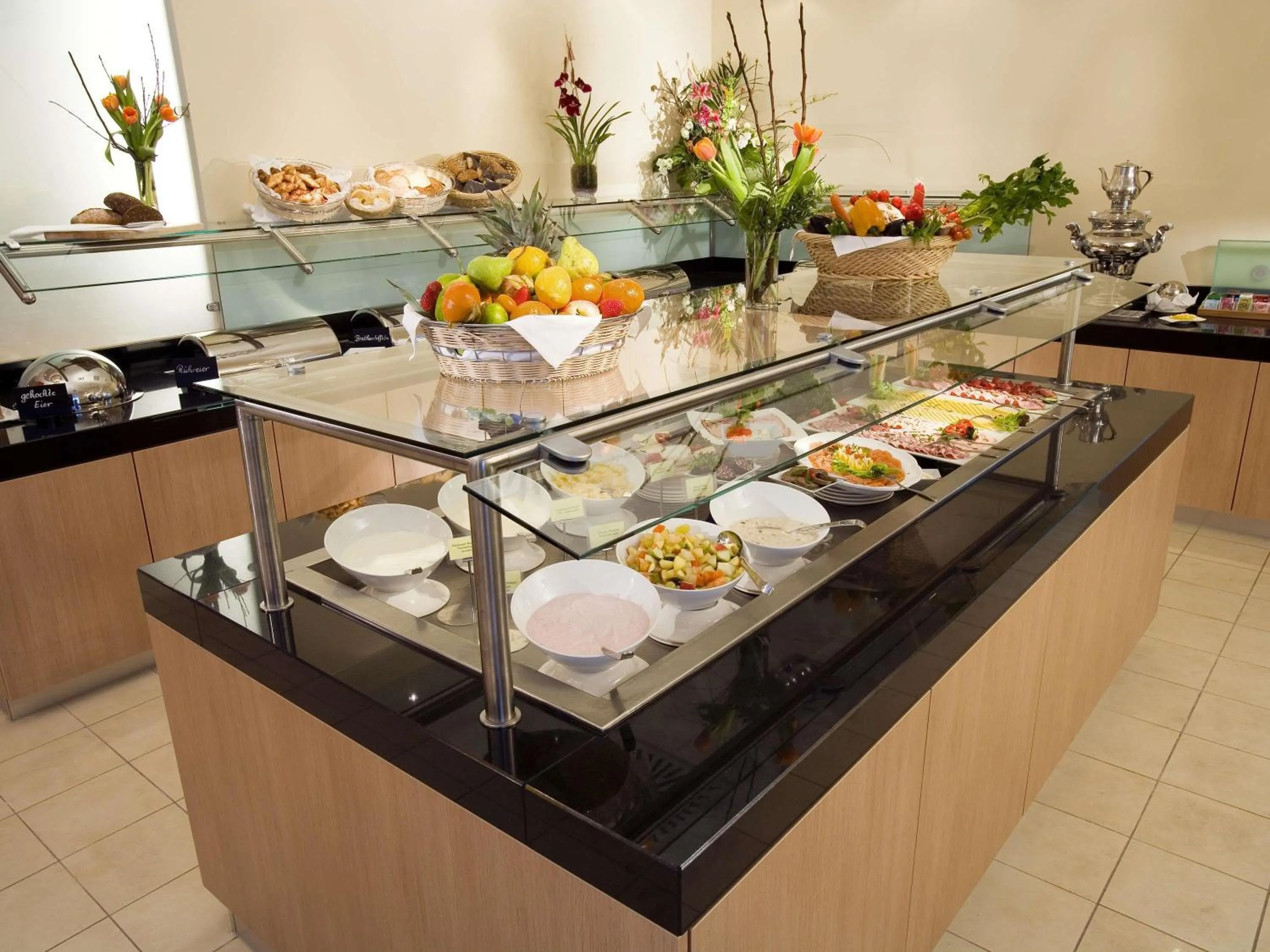 Breakfast in Mercure Hotel Freiburg am Münster