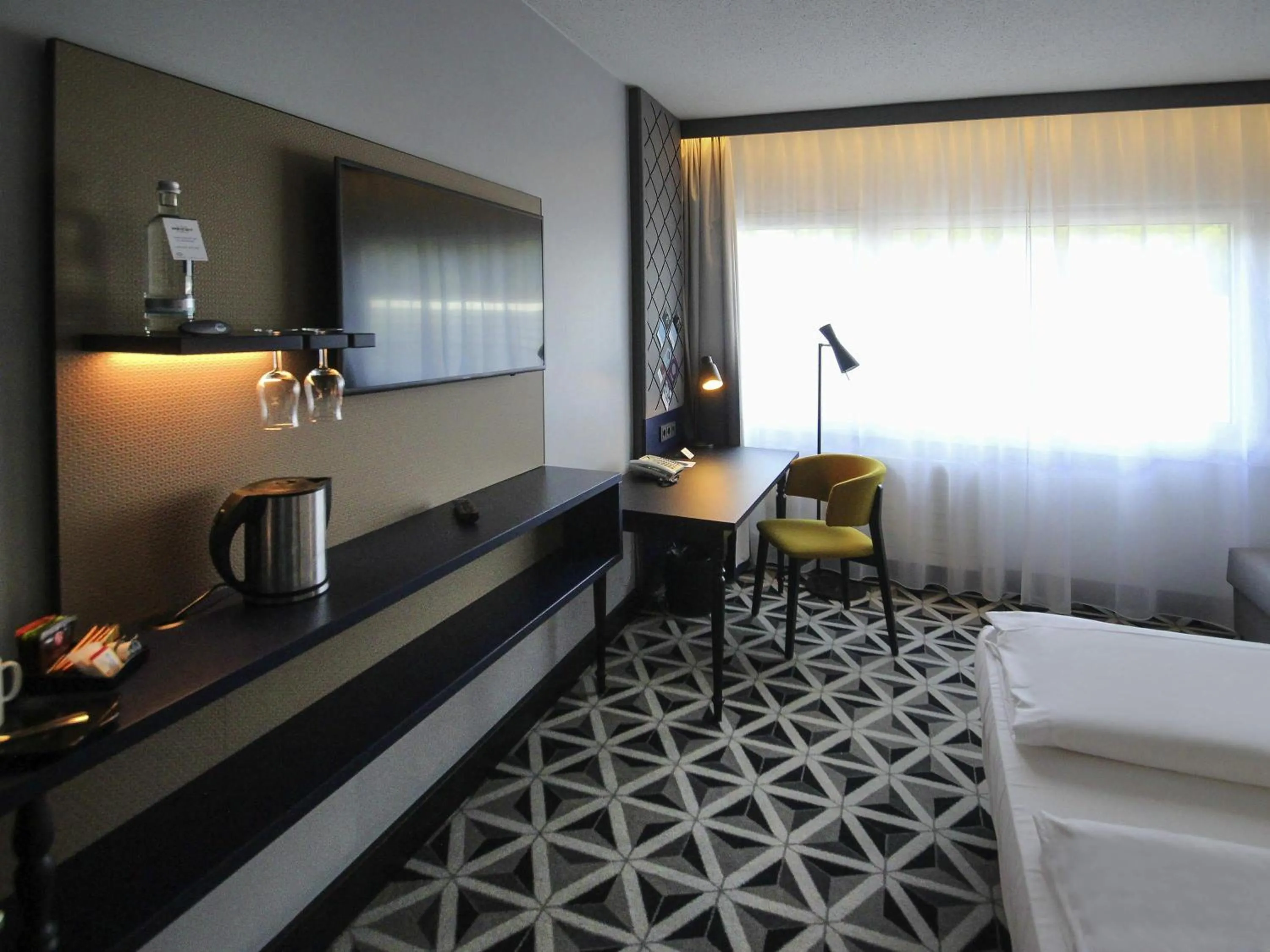 Bedroom, Bed in Mercure Hotel Freiburg am Münster