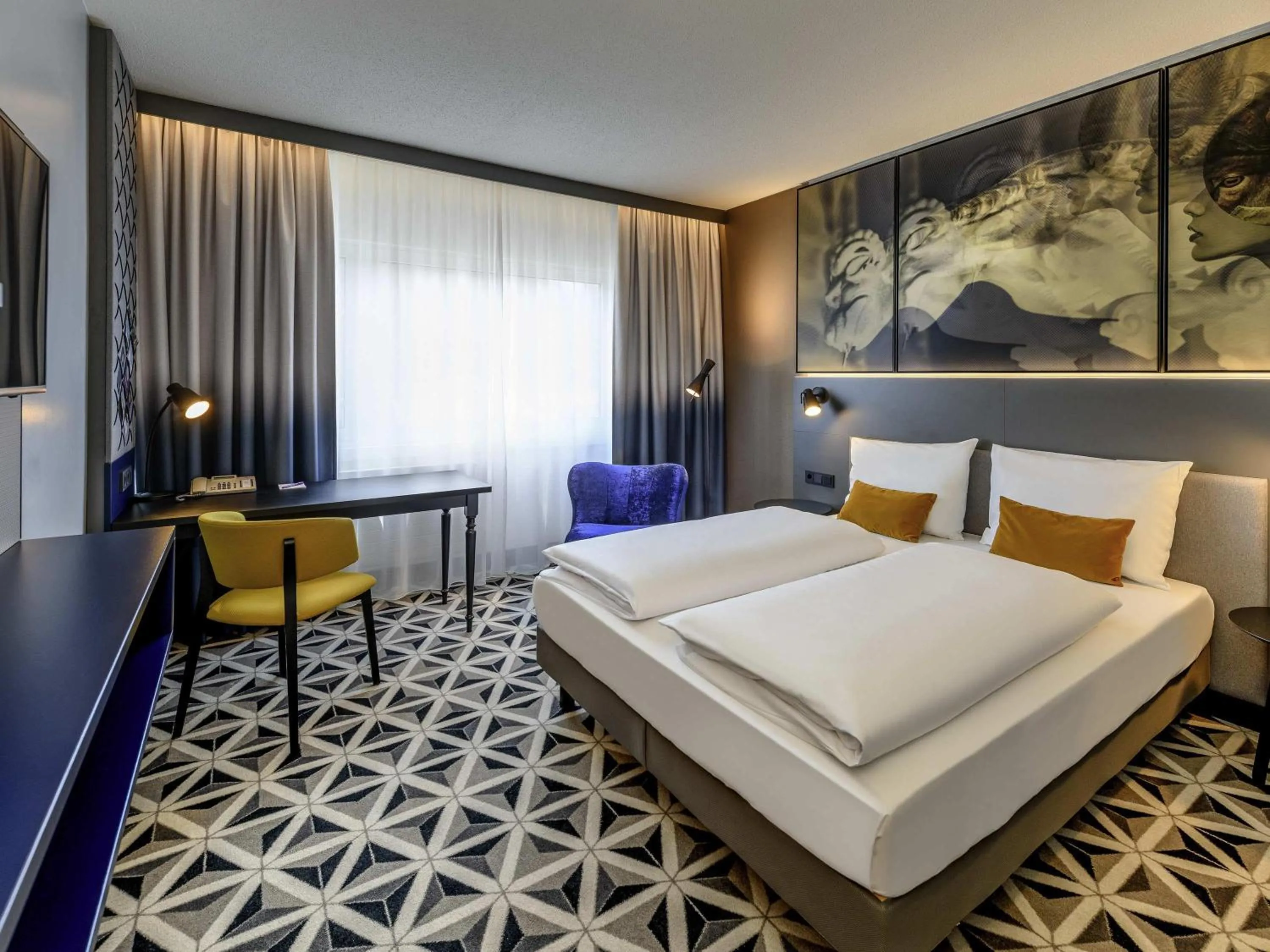 Bedroom, Bed in Mercure Hotel Freiburg am Münster