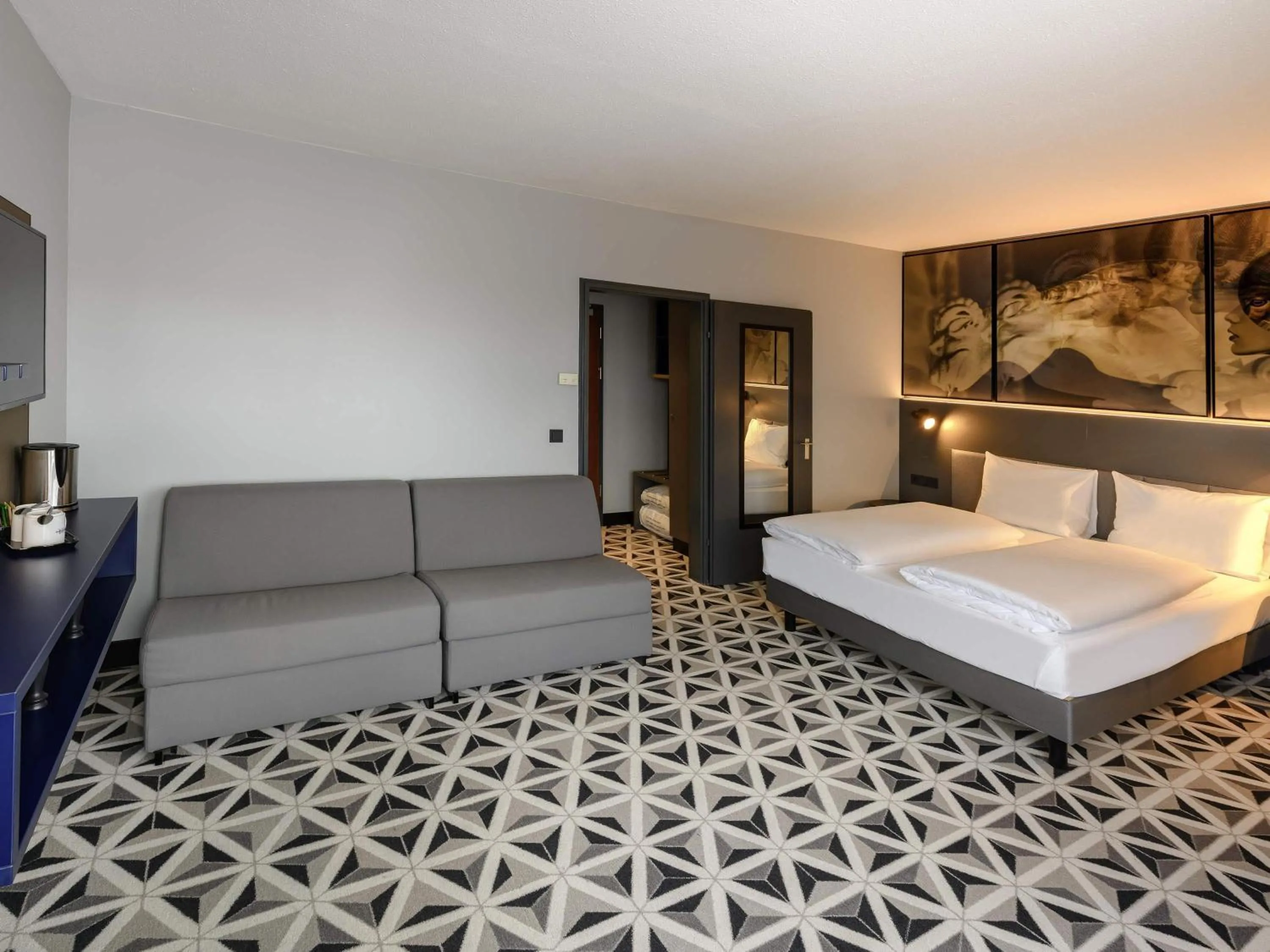 Bedroom, Bed in Mercure Hotel Freiburg am Münster