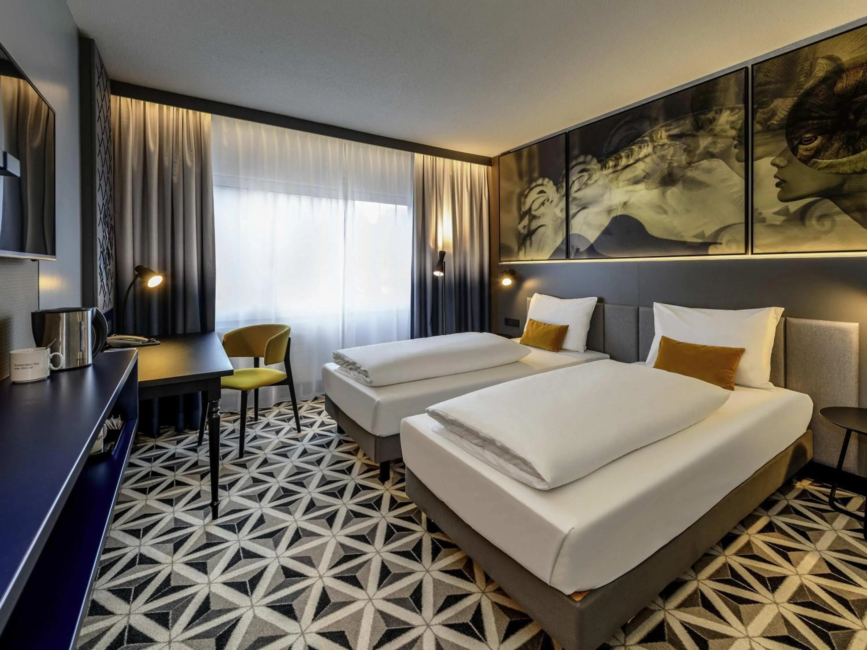 Bedroom, Bed in Mercure Hotel Freiburg am Münster