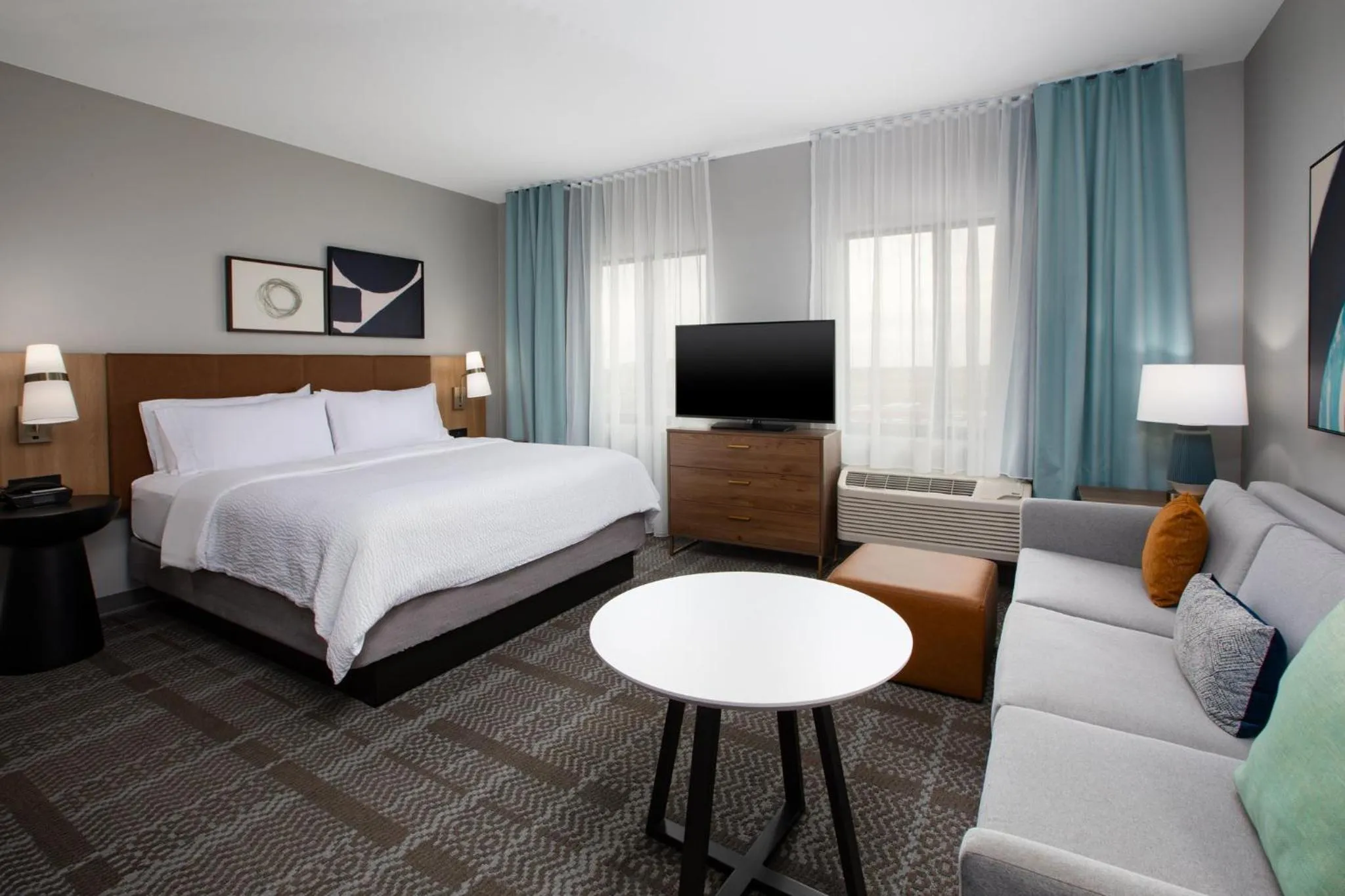Photo of the whole room, Bed in Staybridge Suites - Ames by IHG