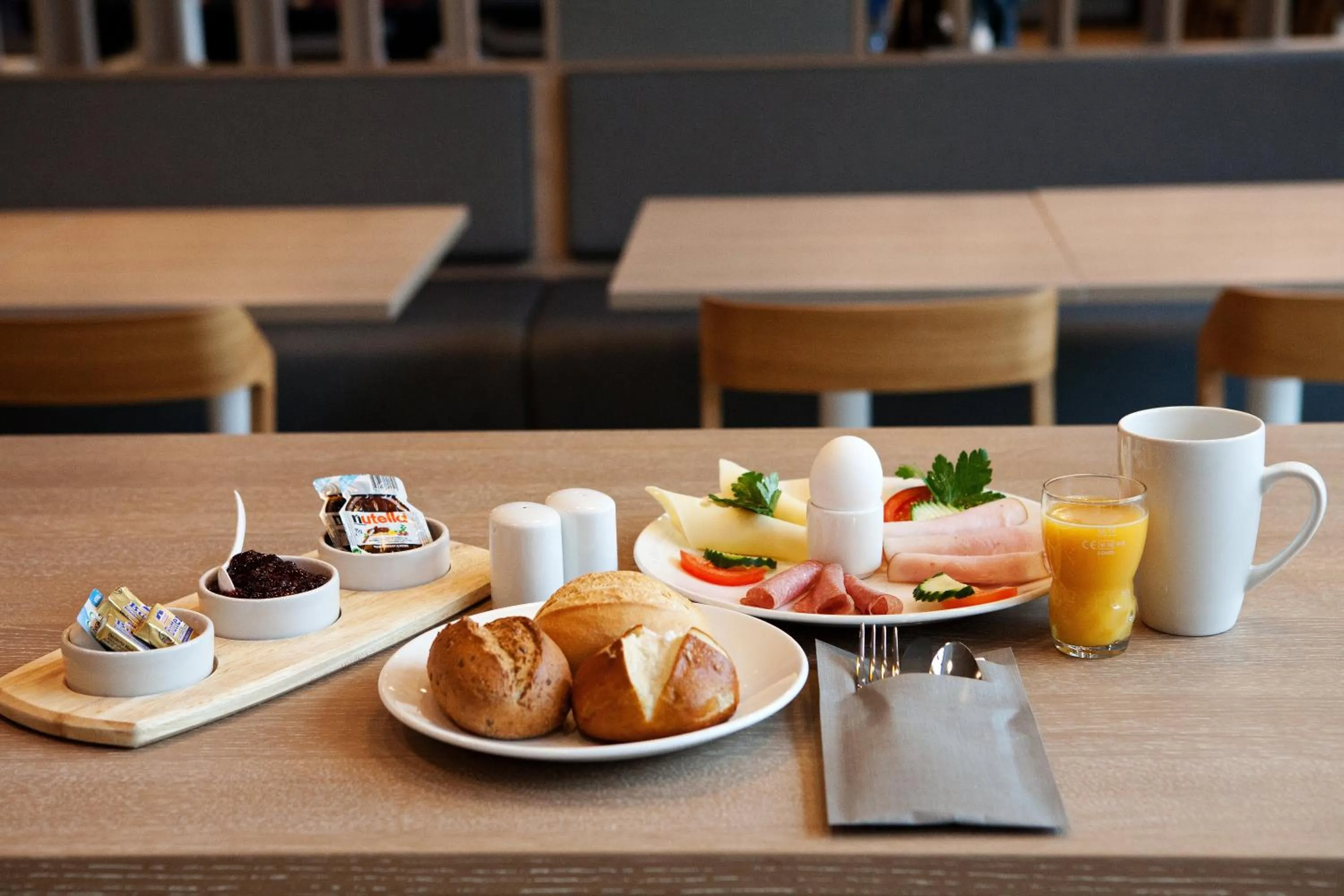 Food and drinks in Holiday Inn Express Munich - Olching by IHG
