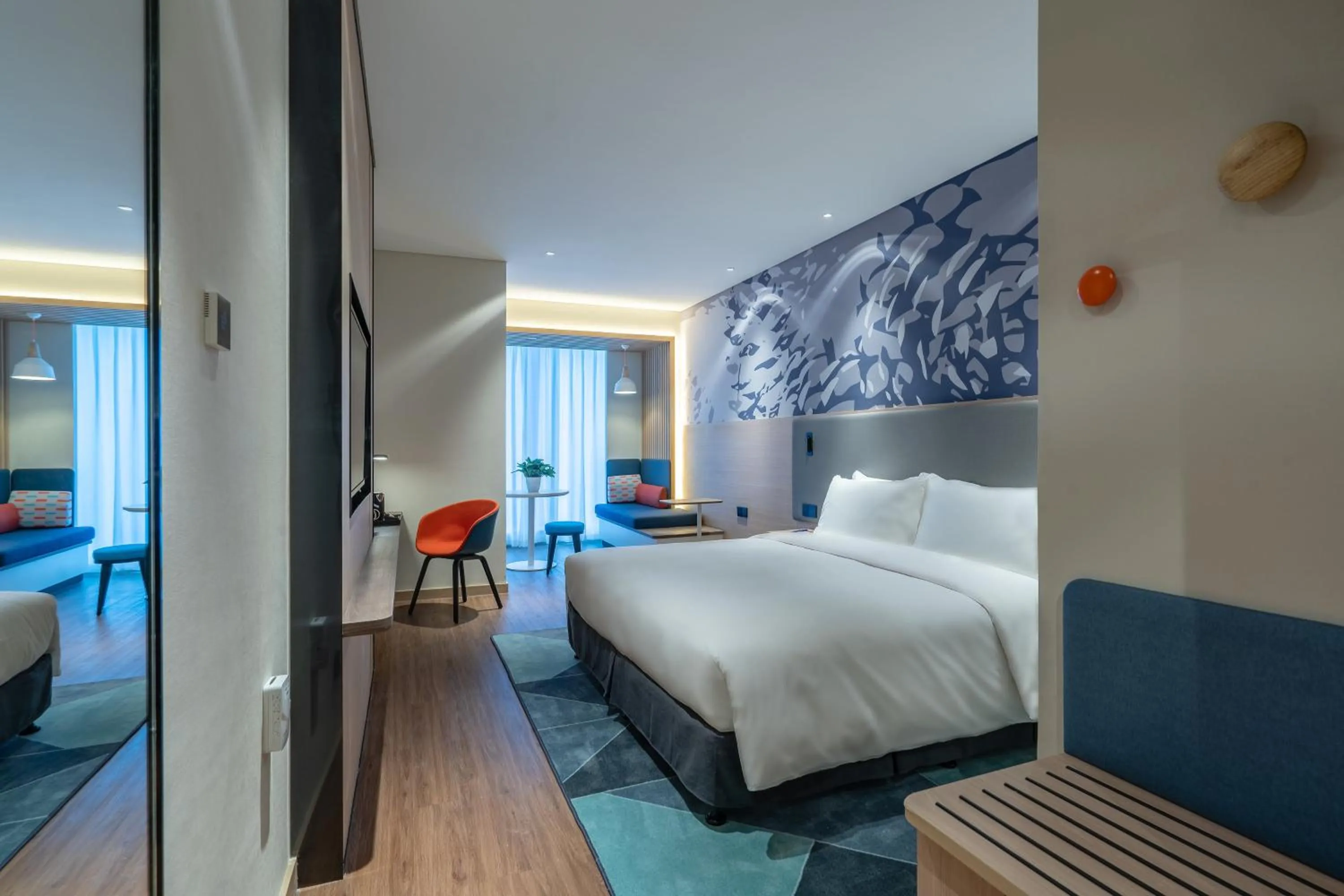 Photo of the whole room, Bed in Holiday Inn Express Changsha Wuyi Plaza by IHG