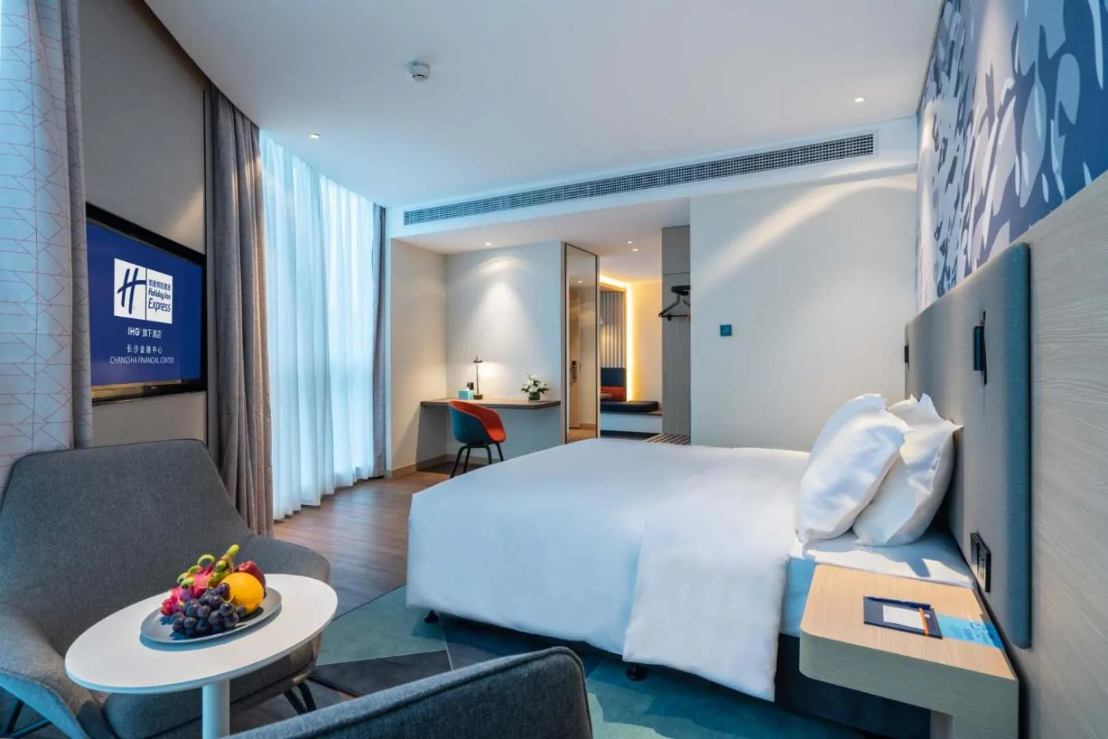 Photo of the whole room, Bed in Holiday Inn Express Changsha Wuyi Plaza by IHG