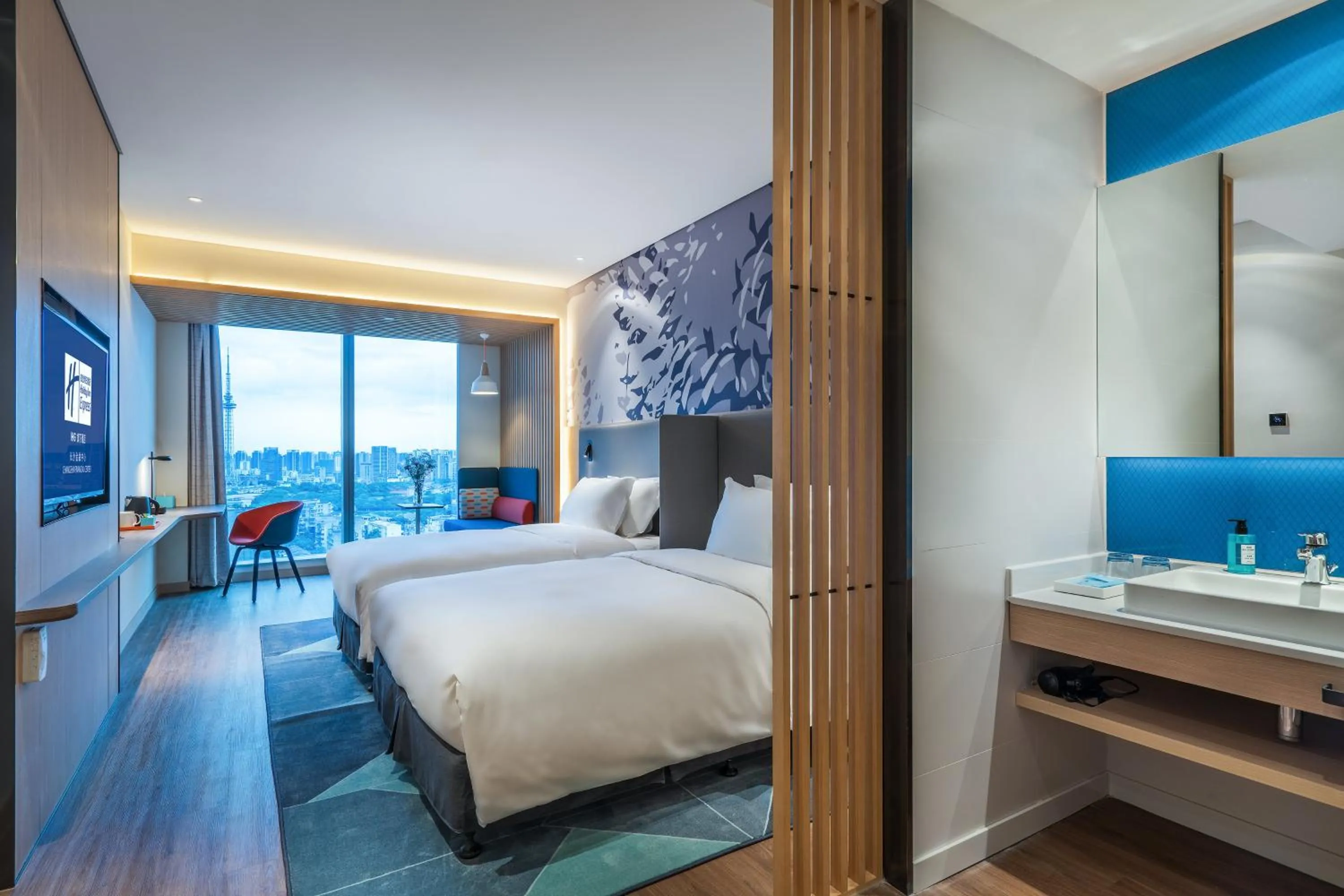 Photo of the whole room, Bed in Holiday Inn Express Changsha Wuyi Plaza by IHG