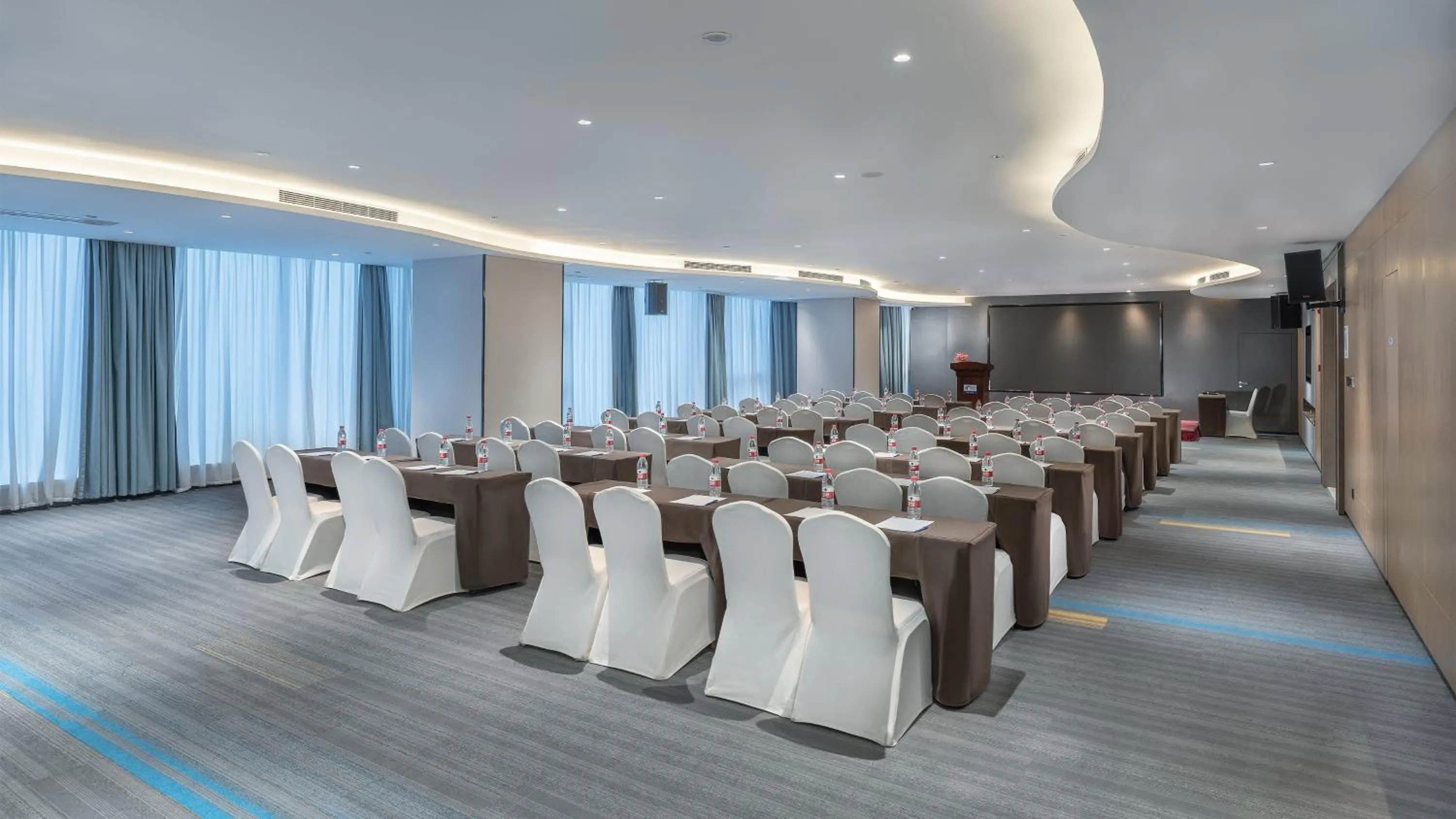 Meeting/conference room in Holiday Inn Express Changsha Wuyi Plaza by IHG
