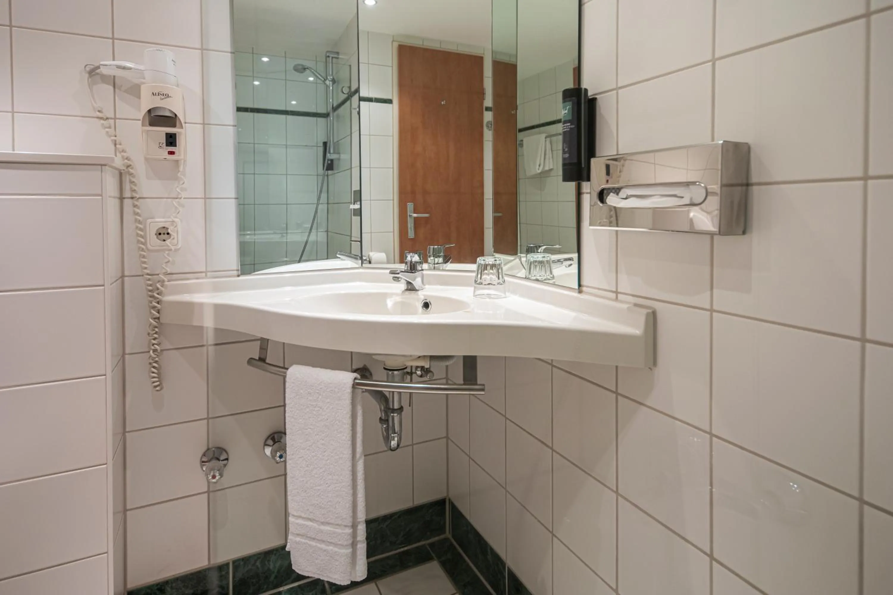 Bathroom in ACHAT Hotel Braunschweig