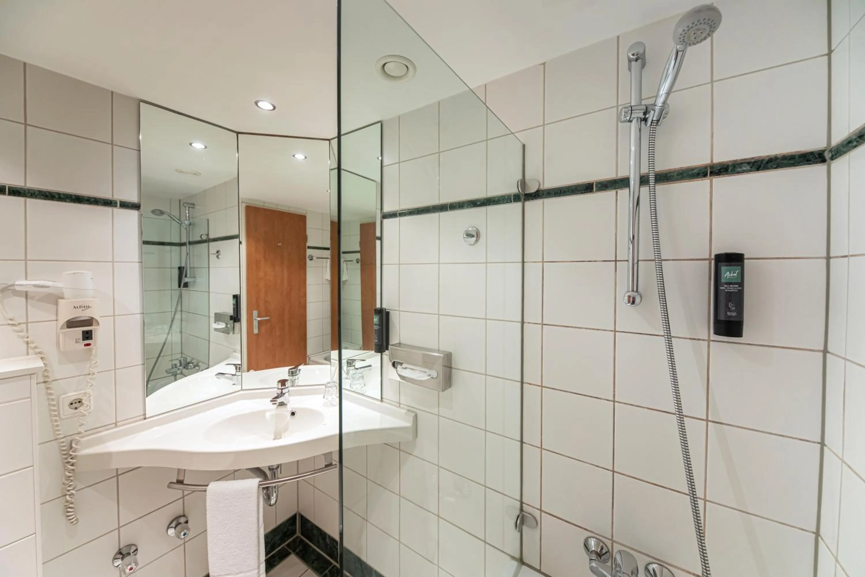 Bathroom in ACHAT Hotel Braunschweig