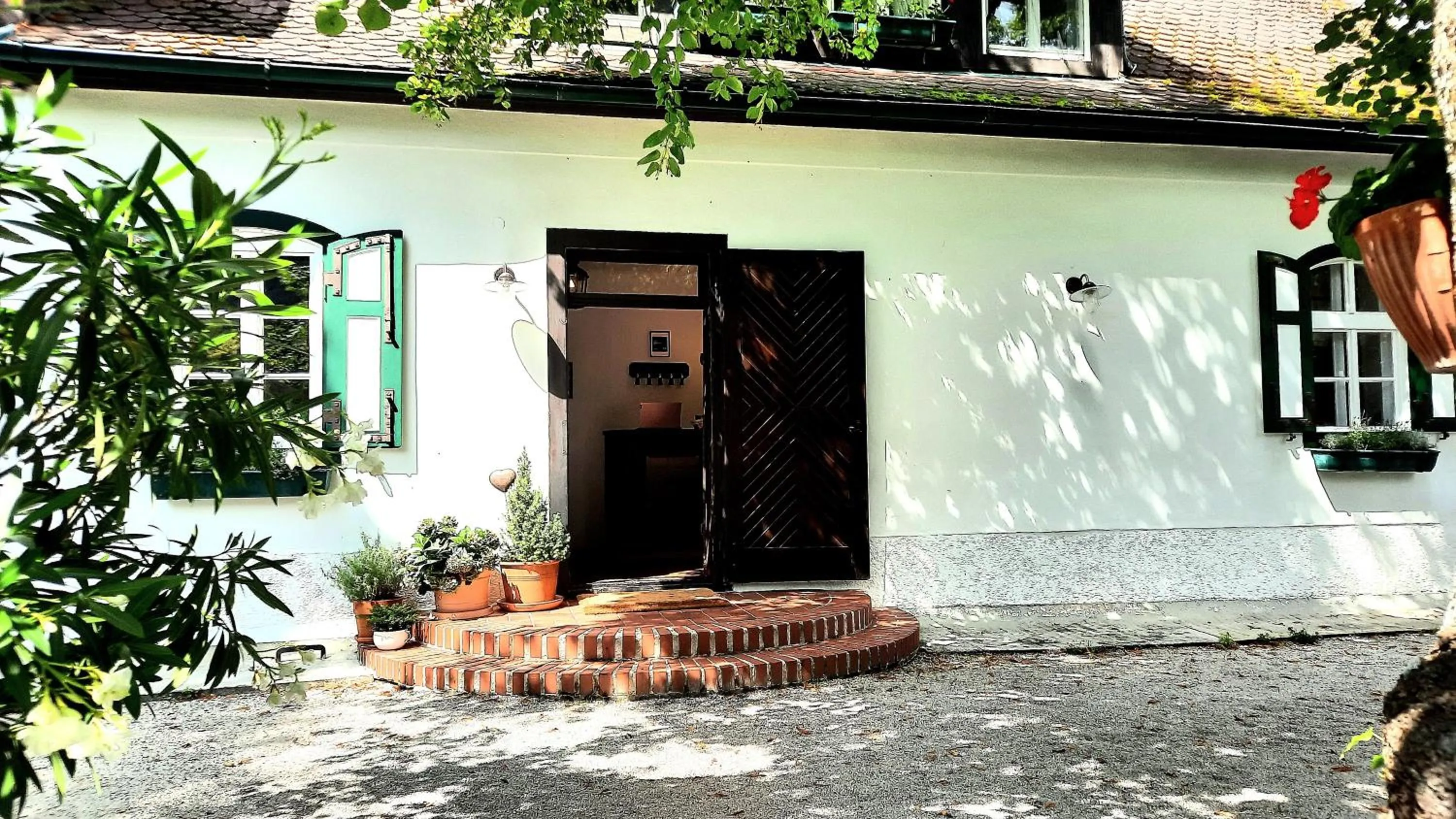 Facade/entrance in LANDSITZ OBERHOF petit hôtel