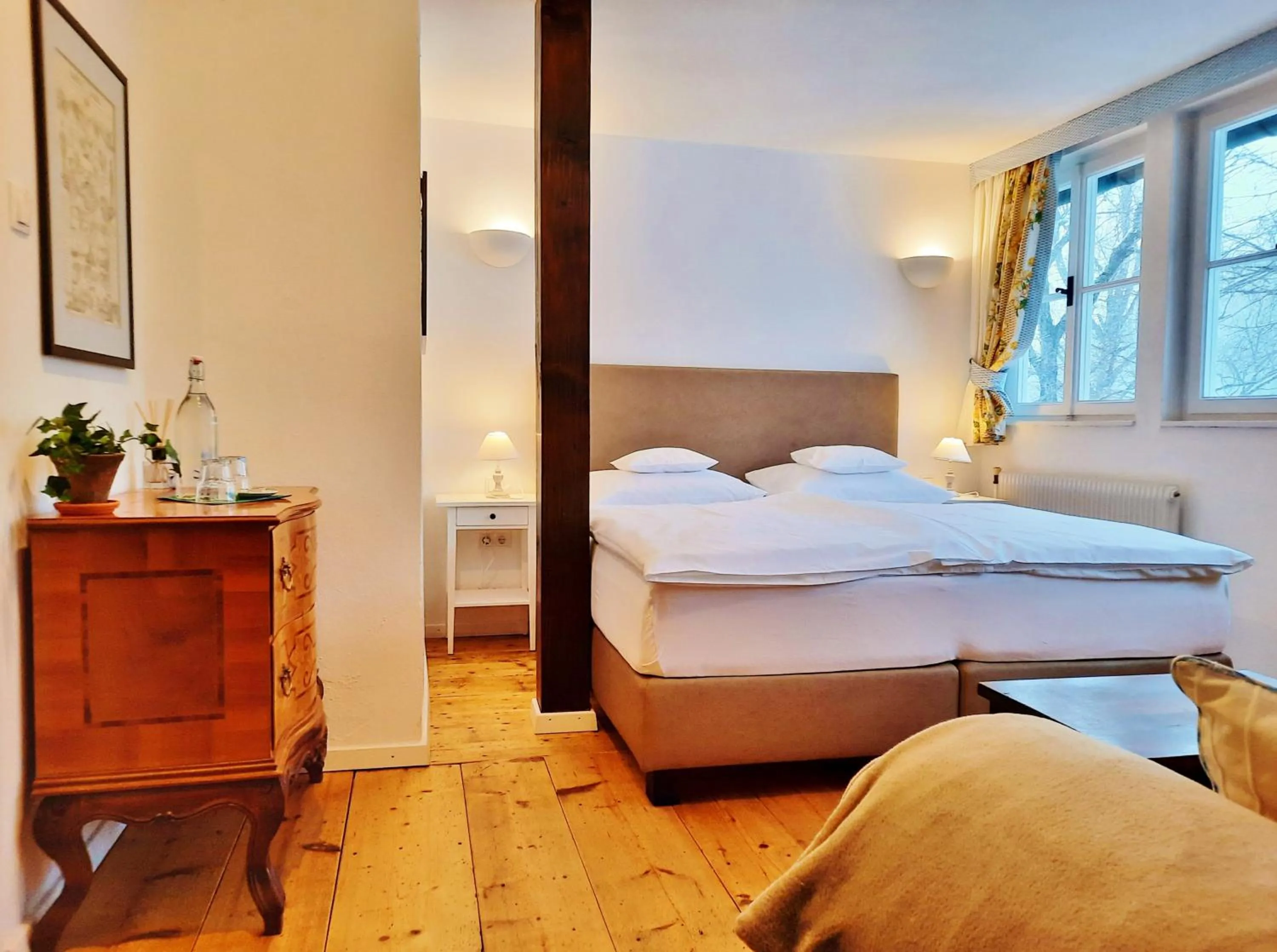 Photo of the whole room, Bed in LANDSITZ OBERHOF petit hôtel