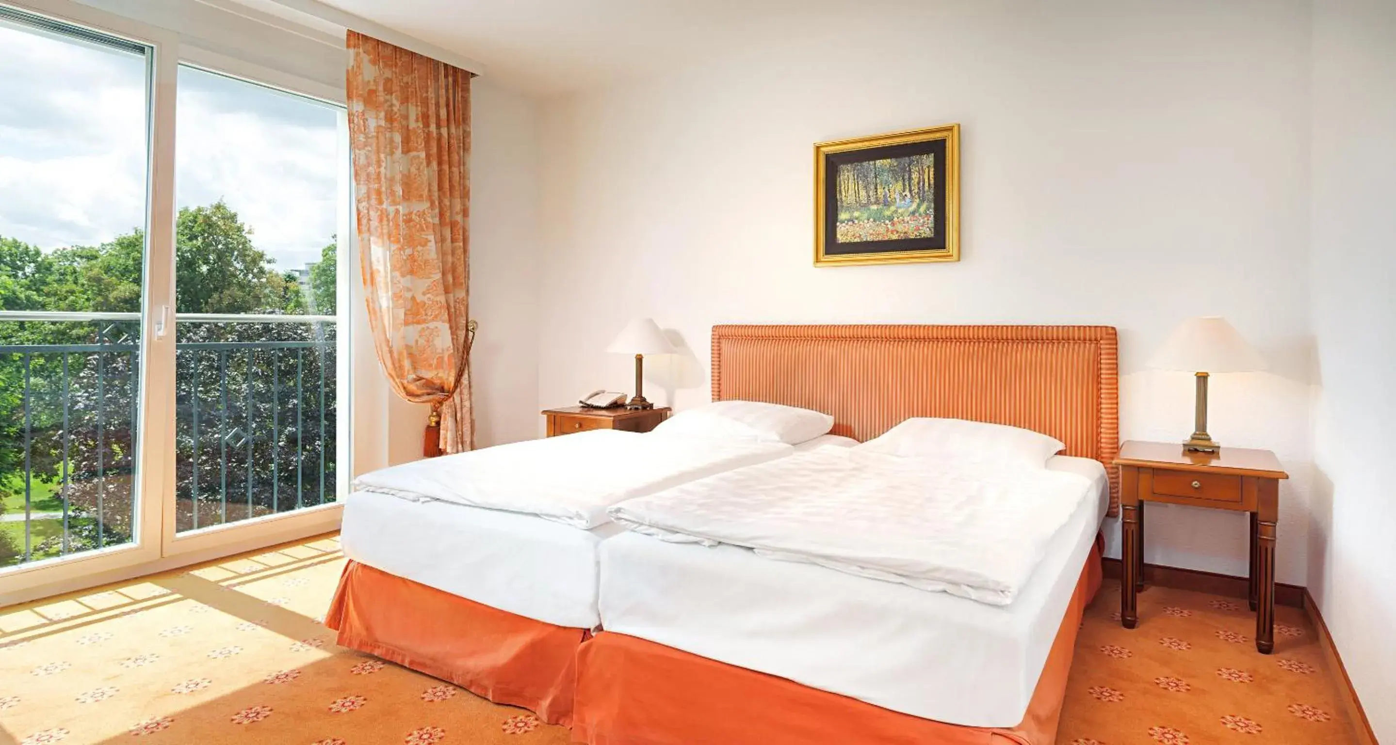 Standard Double Room in Victor's Residenz-Hotel Berlin Mitte Standard Double Room in Victor's Residenz-Hotel Berlin Mitte