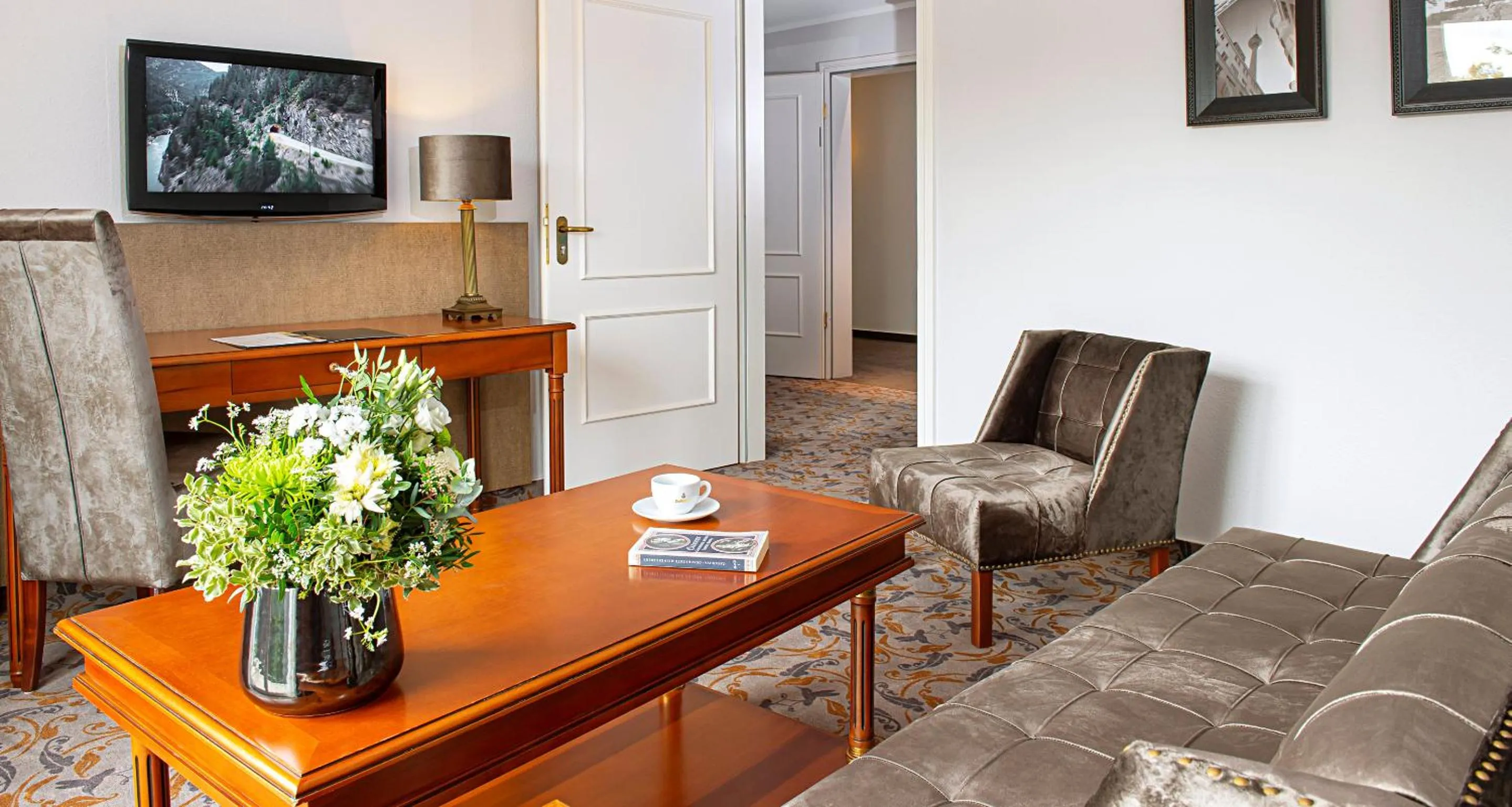 Living room in Victor's Residenz-Hotel Berlin Mitte