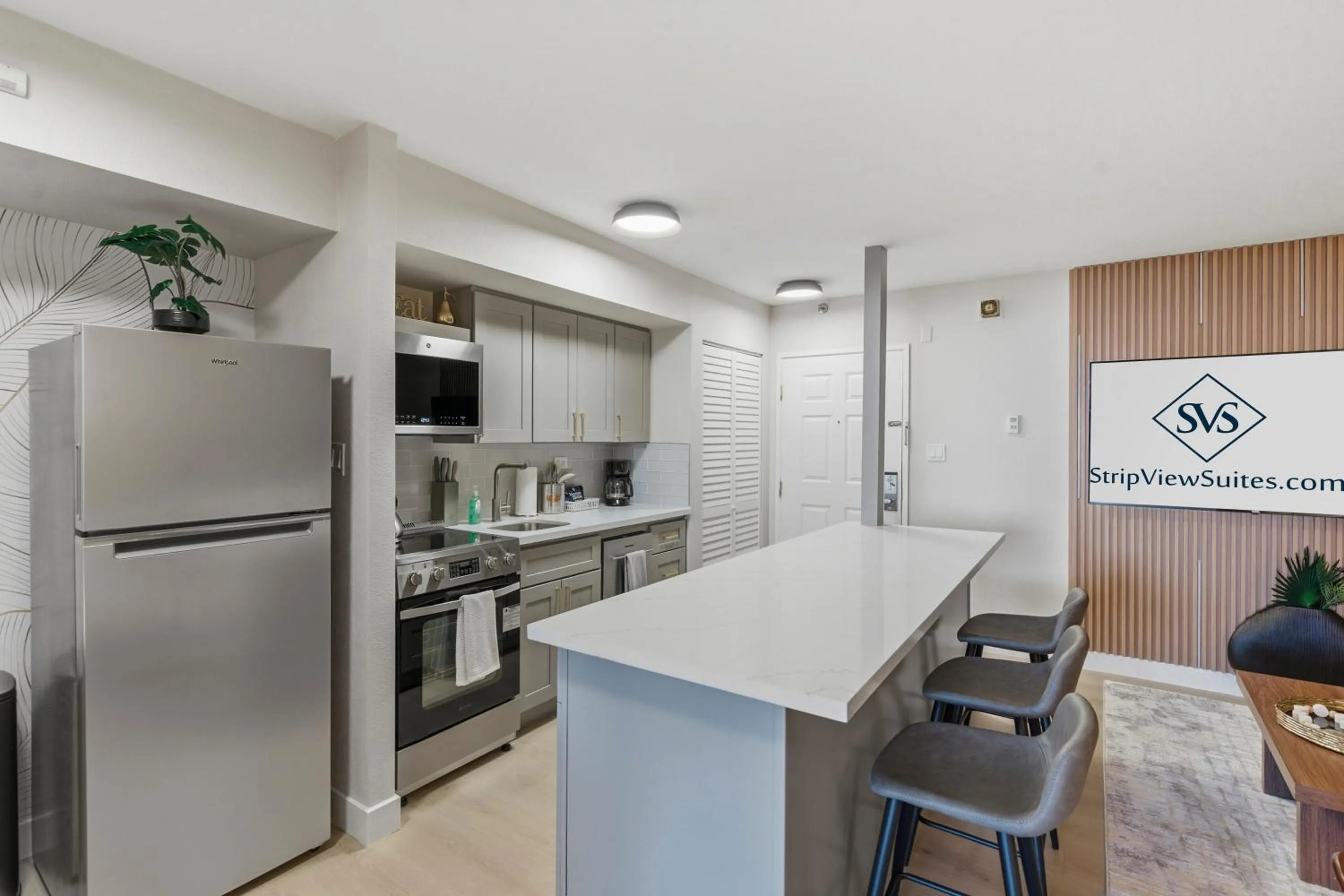 Kitchen or kitchenette in StripViewSuites at Jockey Club