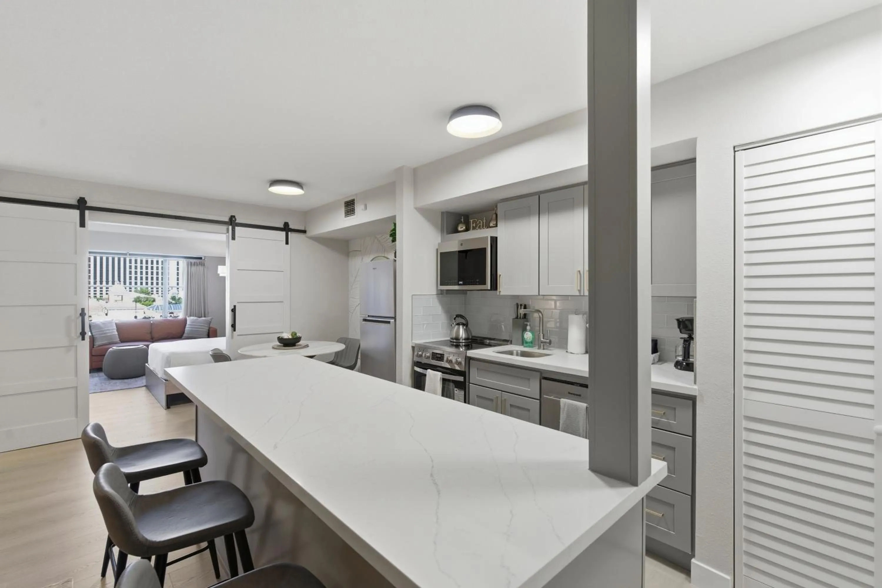 Kitchen or kitchenette in StripViewSuites at Jockey Club