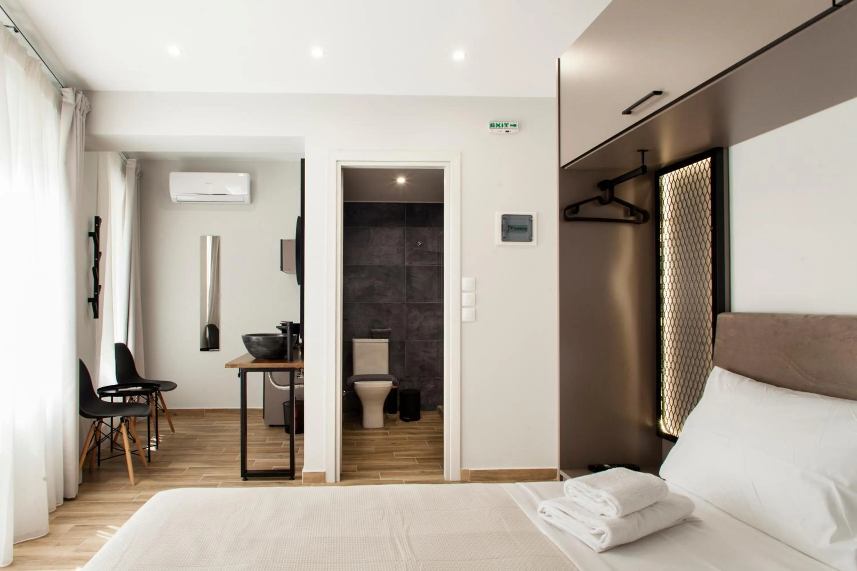 Bed in Raise The Heraklion Project