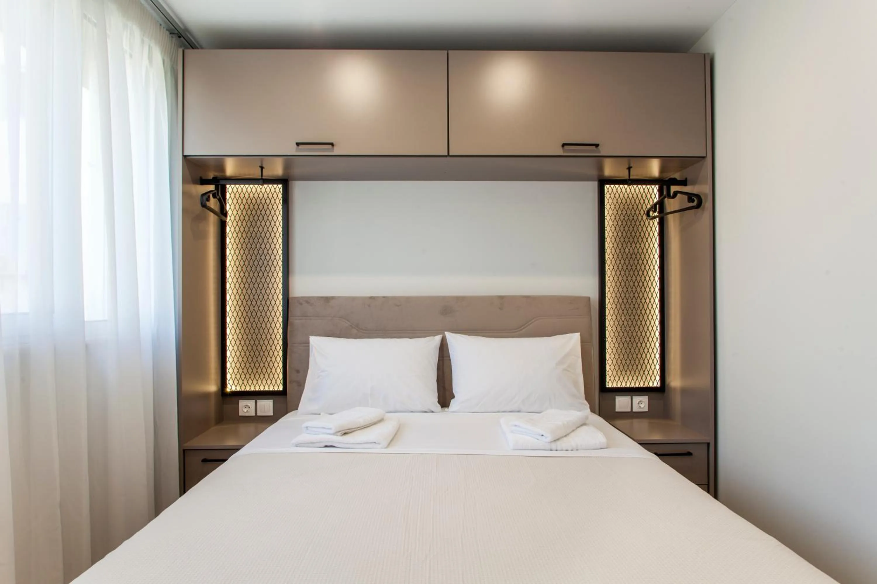 Bed in Raise The Heraklion Project