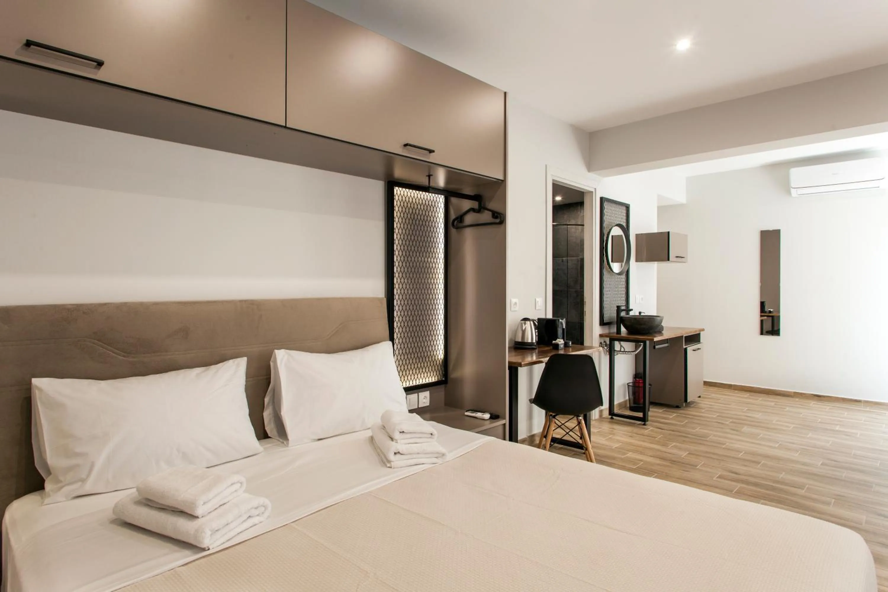 Bed in Raise The Heraklion Project