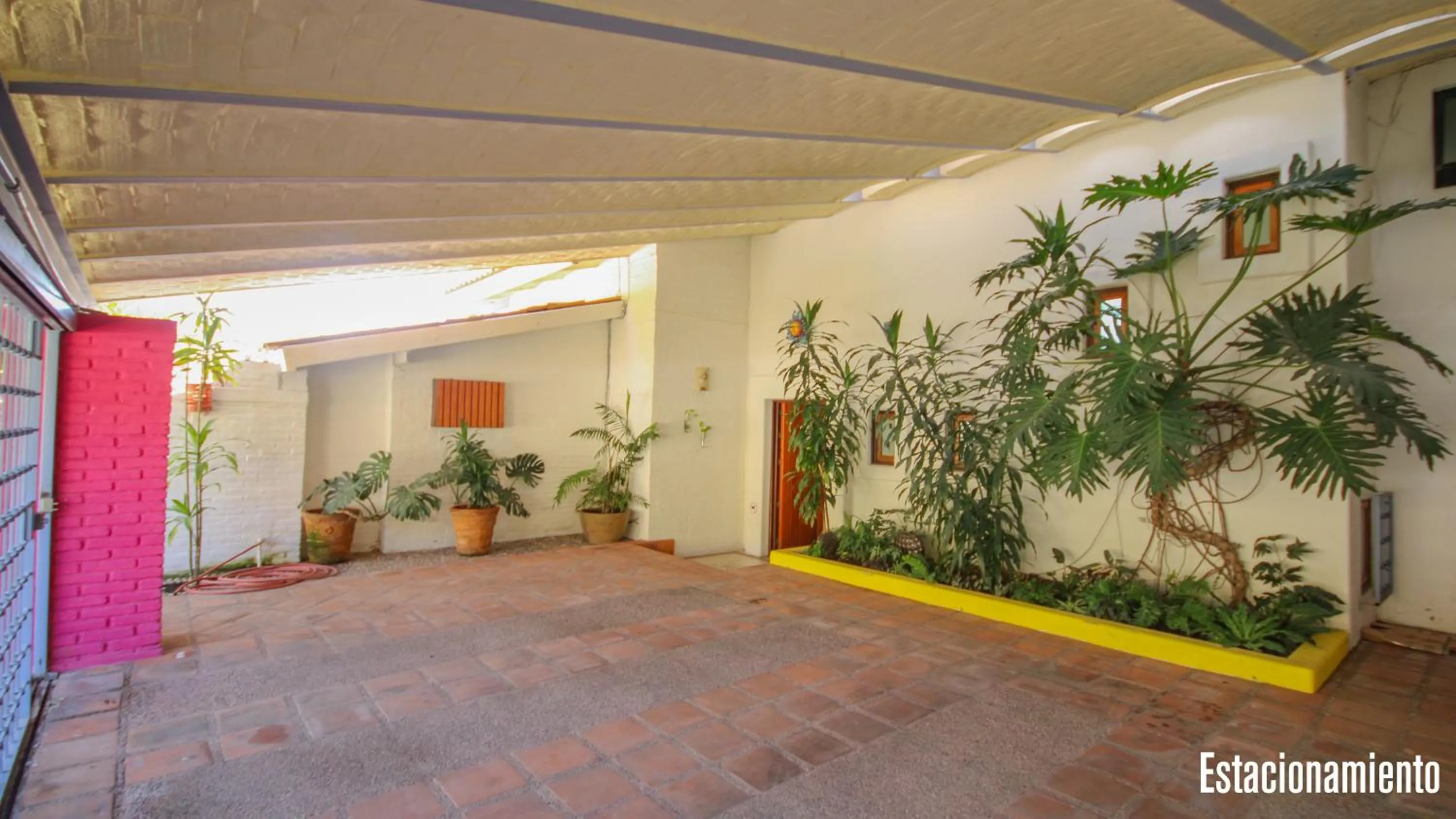 Parking in Hotel Boutique Casa Copal