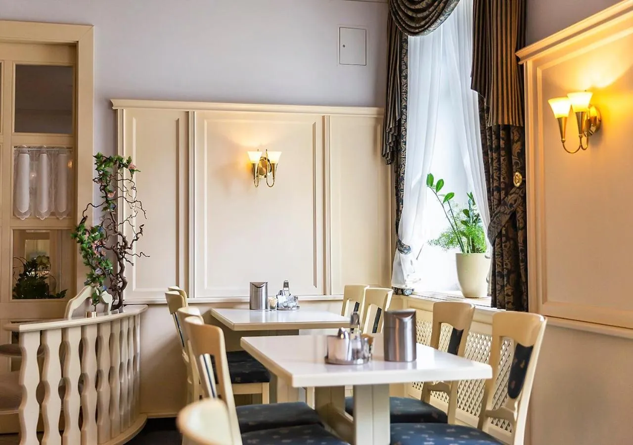 Restaurant/places to eat in Hotel Burghof