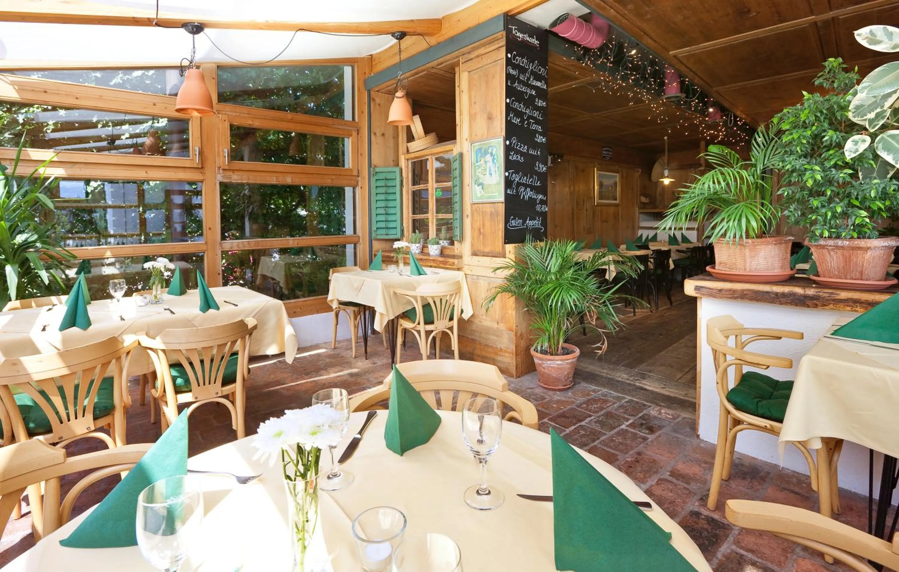 Restaurant/places to eat in Appartement-Hotel Seespitz