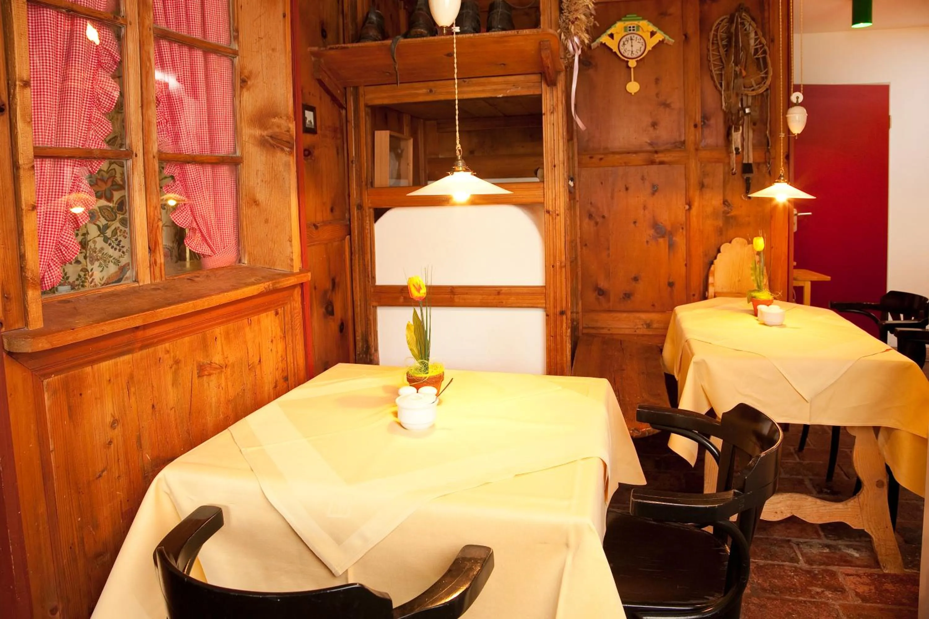 Restaurant/places to eat in Appartement-Hotel Seespitz