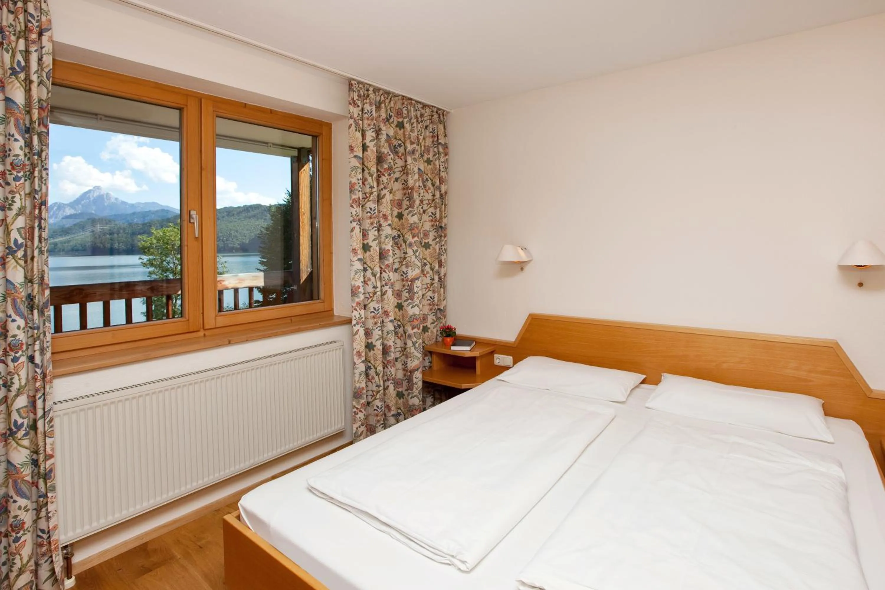 Photo of the whole room, Bed in Appartement-Hotel Seespitz