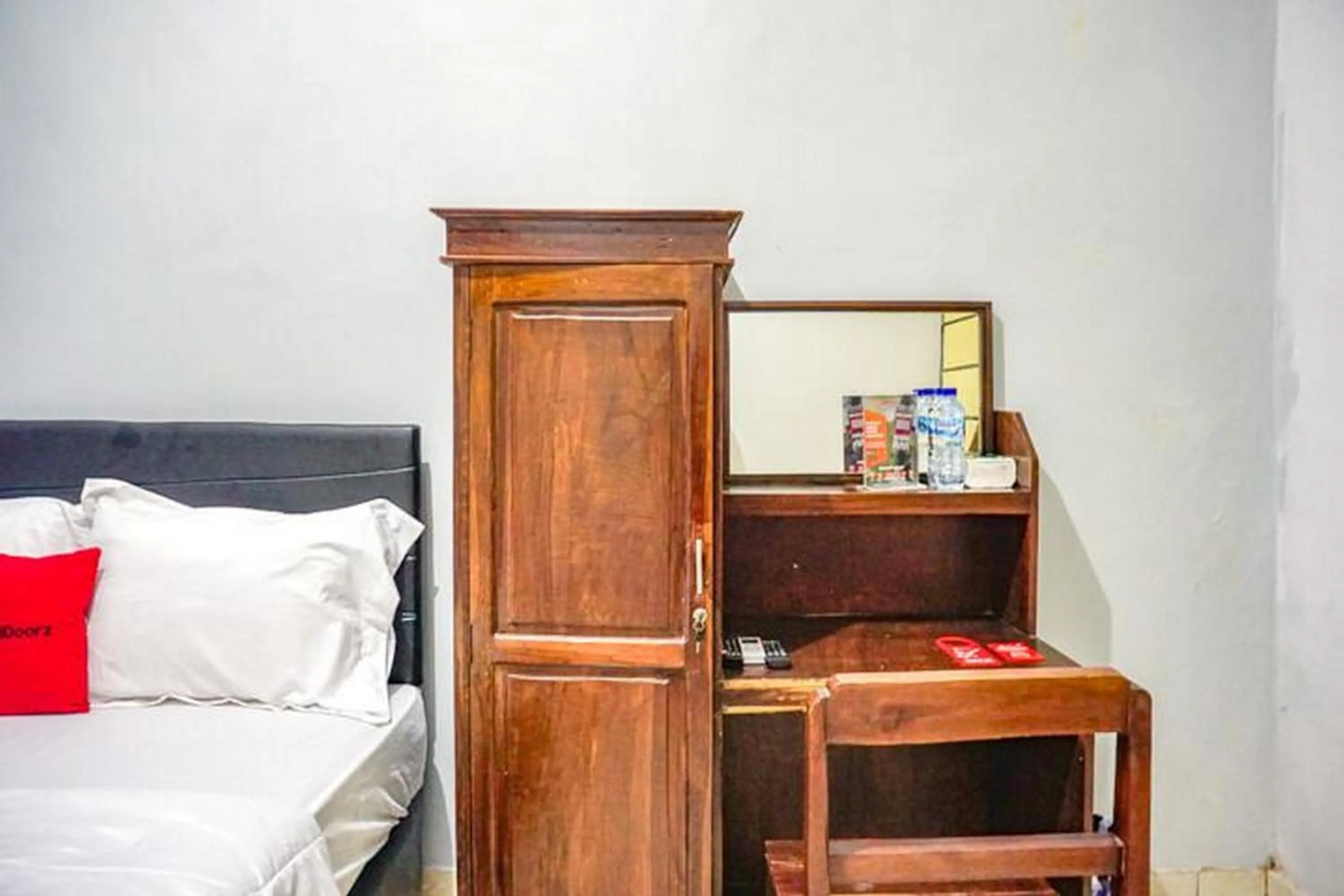 Bedroom, Bed in RedDoorz near Penimbangan Beach Singaraja