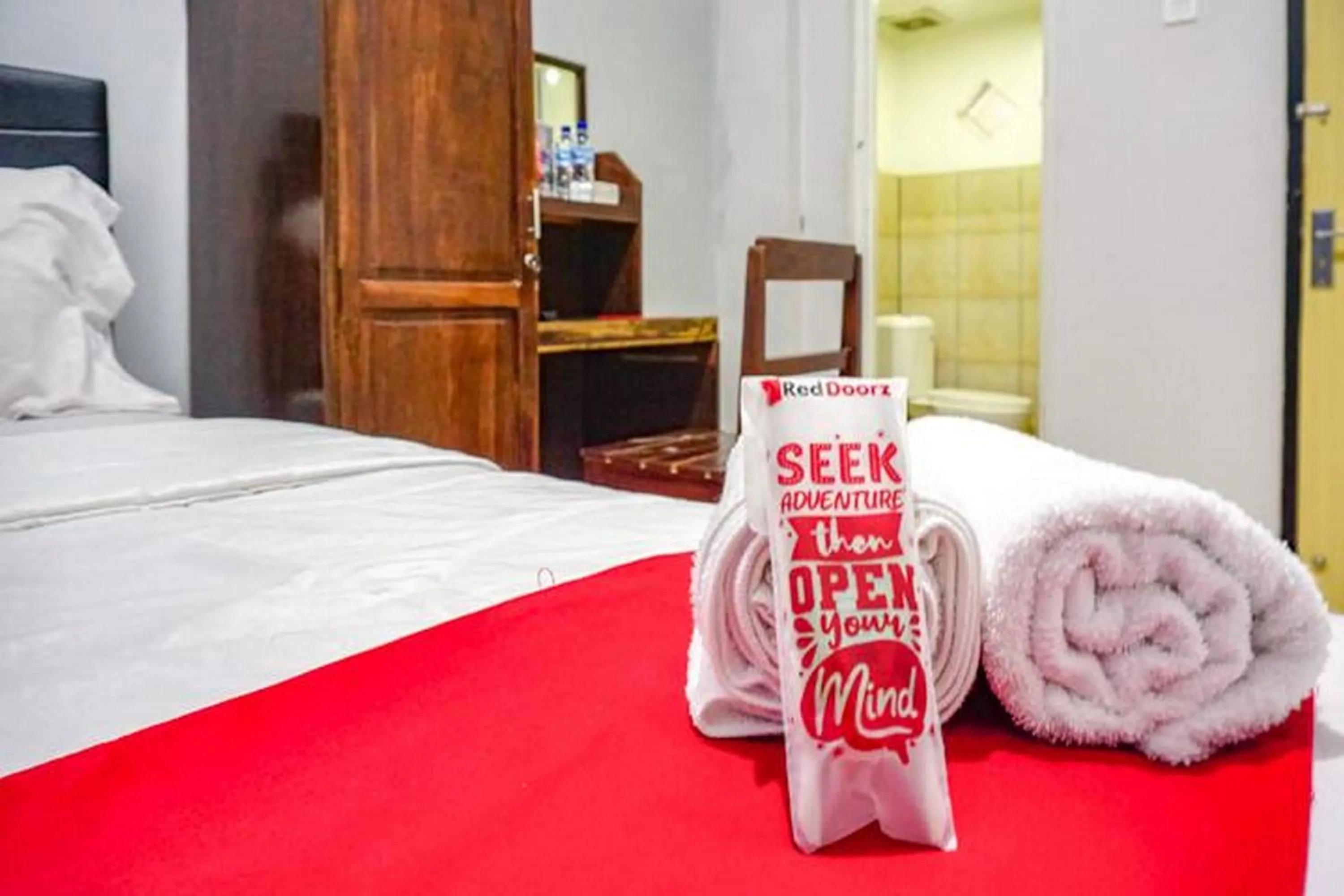 Bedroom, Bed in RedDoorz near Penimbangan Beach Singaraja