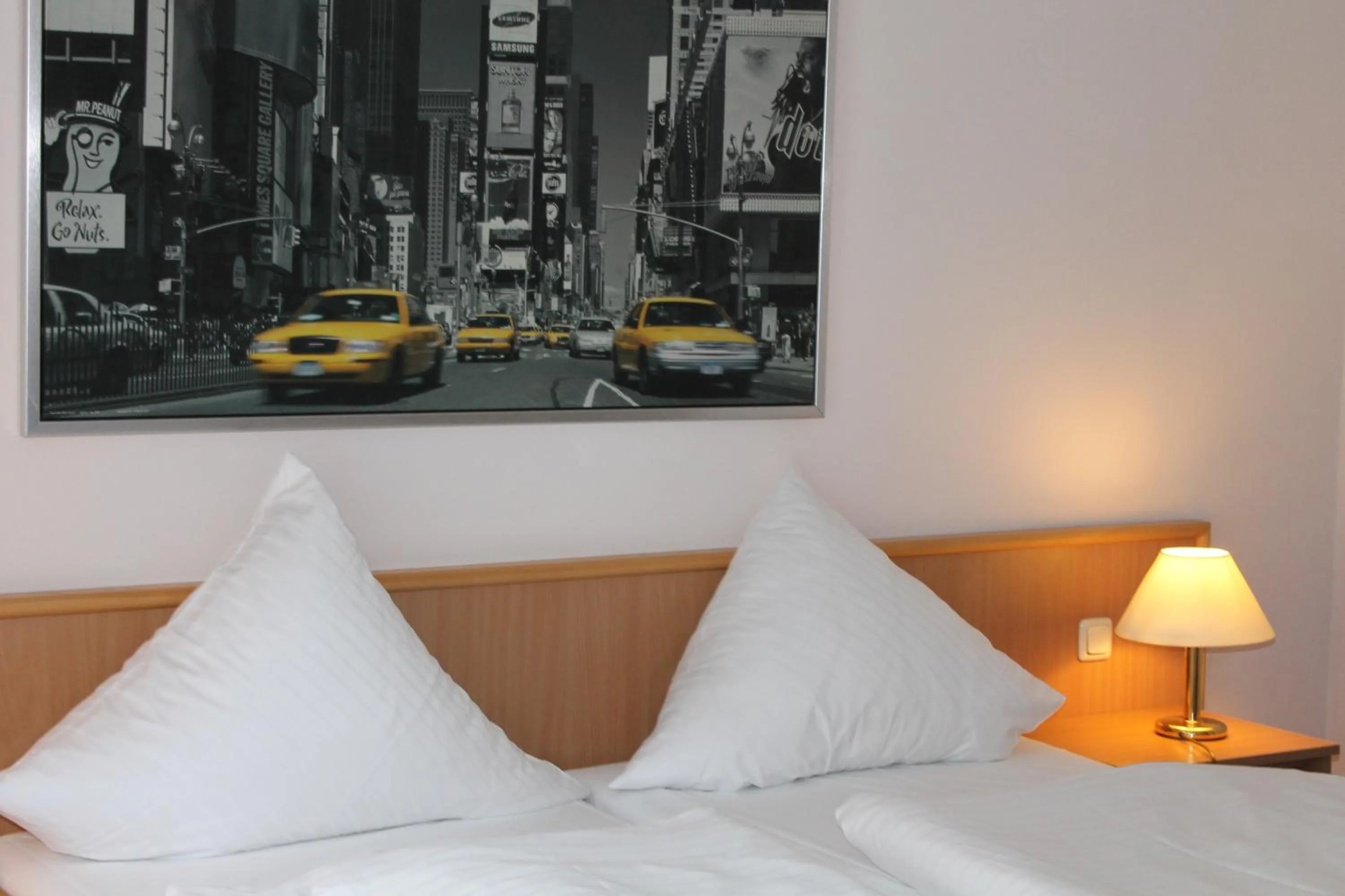 Bed in Filmhotel Lili Marleen