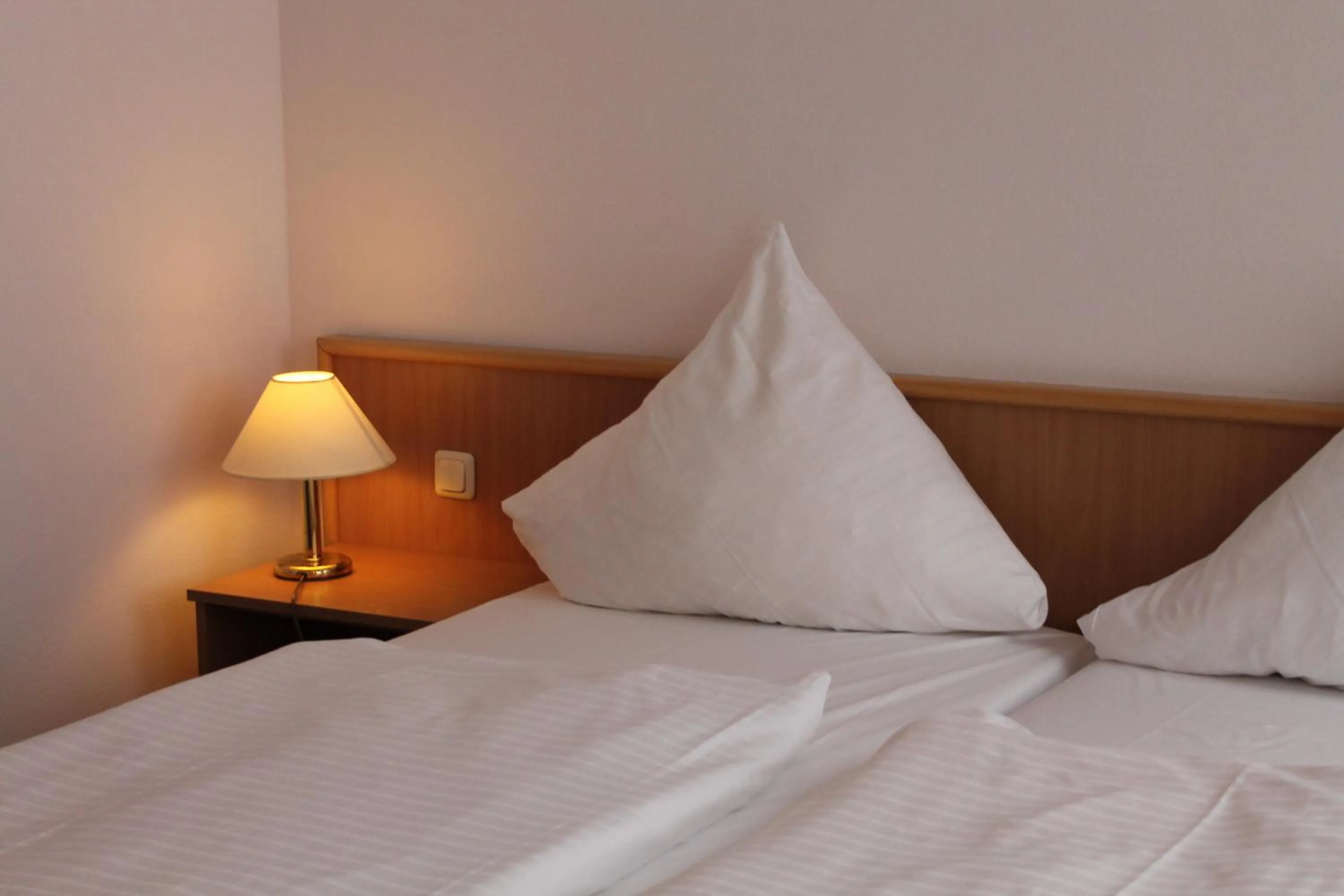 Bed in Filmhotel Lili Marleen