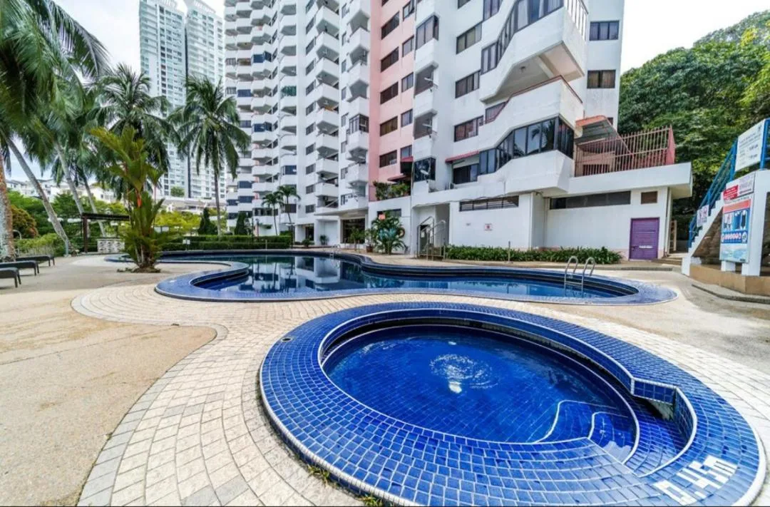 Swimming pool in Deluxe VIP Seaview Batu Ferringhi 1503 - 3 Rooms