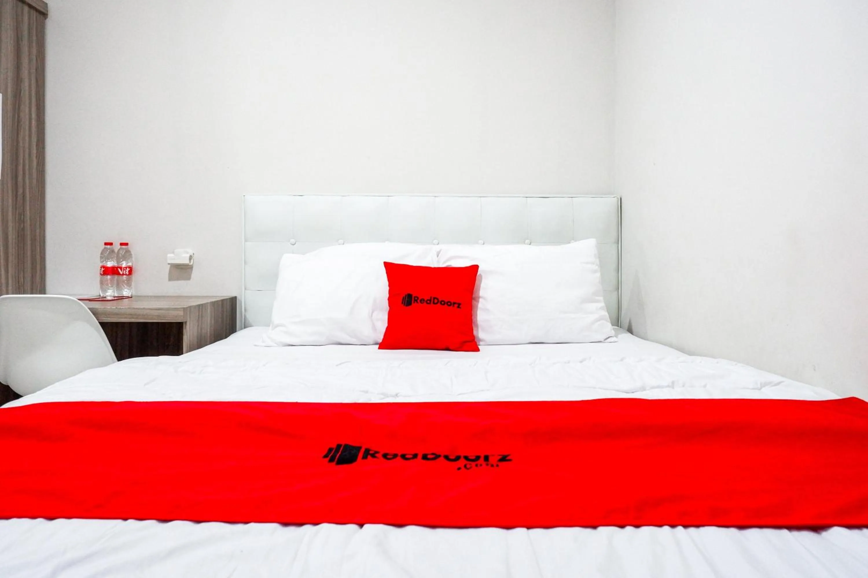 Bedroom, Bed in RedDoorz Syariah near UNSOED