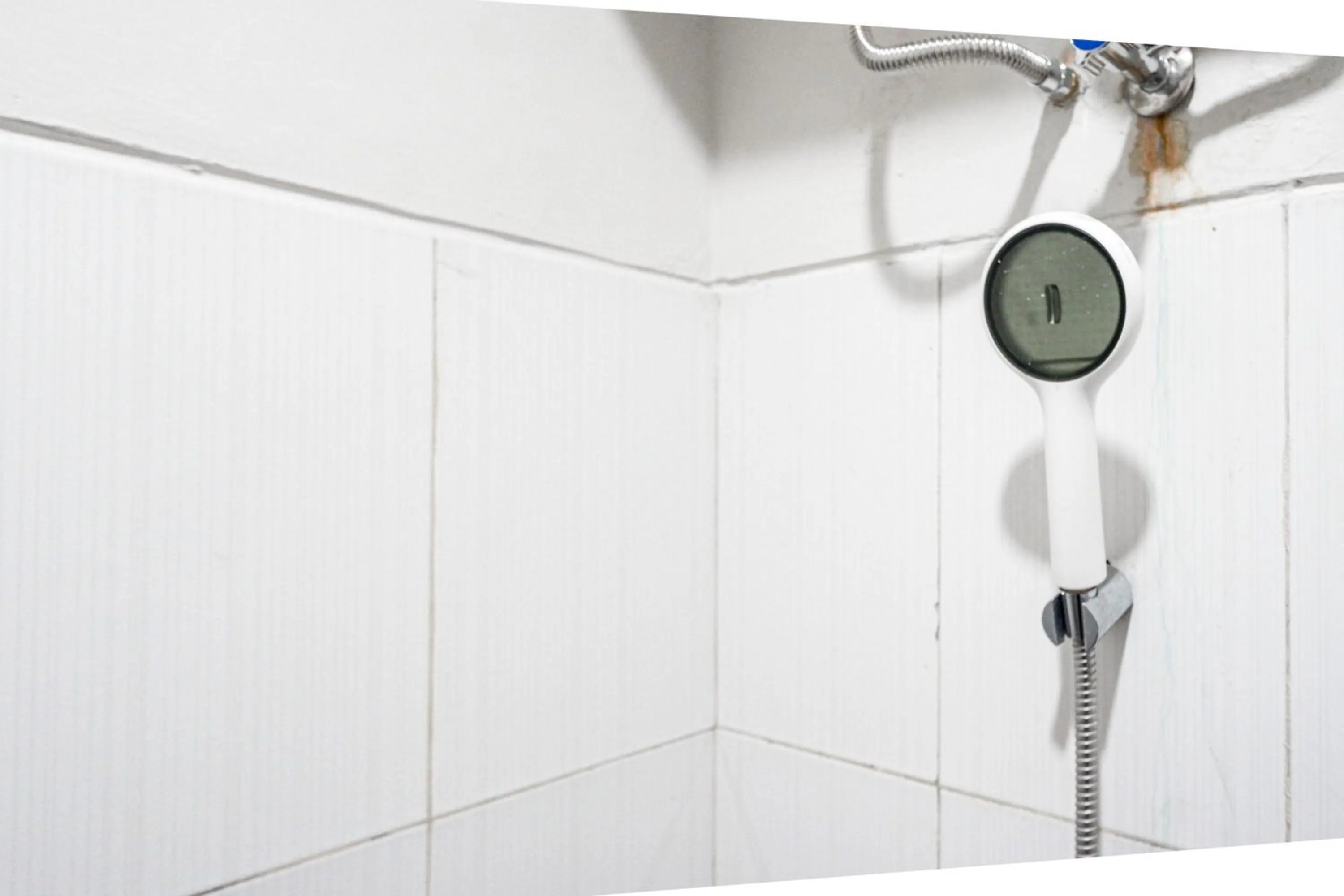 Bathroom in RedDoorz Syariah near UNSOED