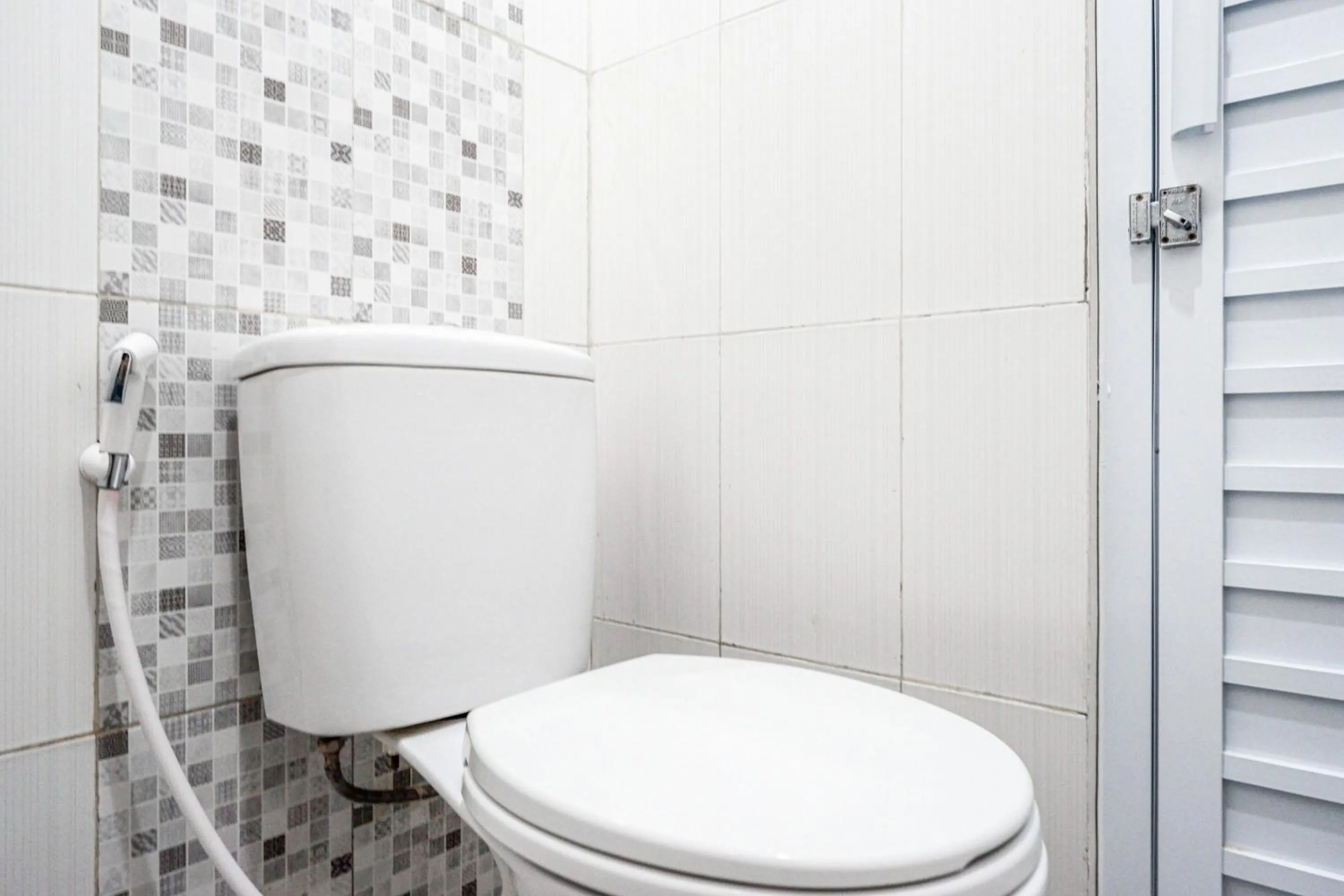 Bathroom in RedDoorz Syariah near UNSOED