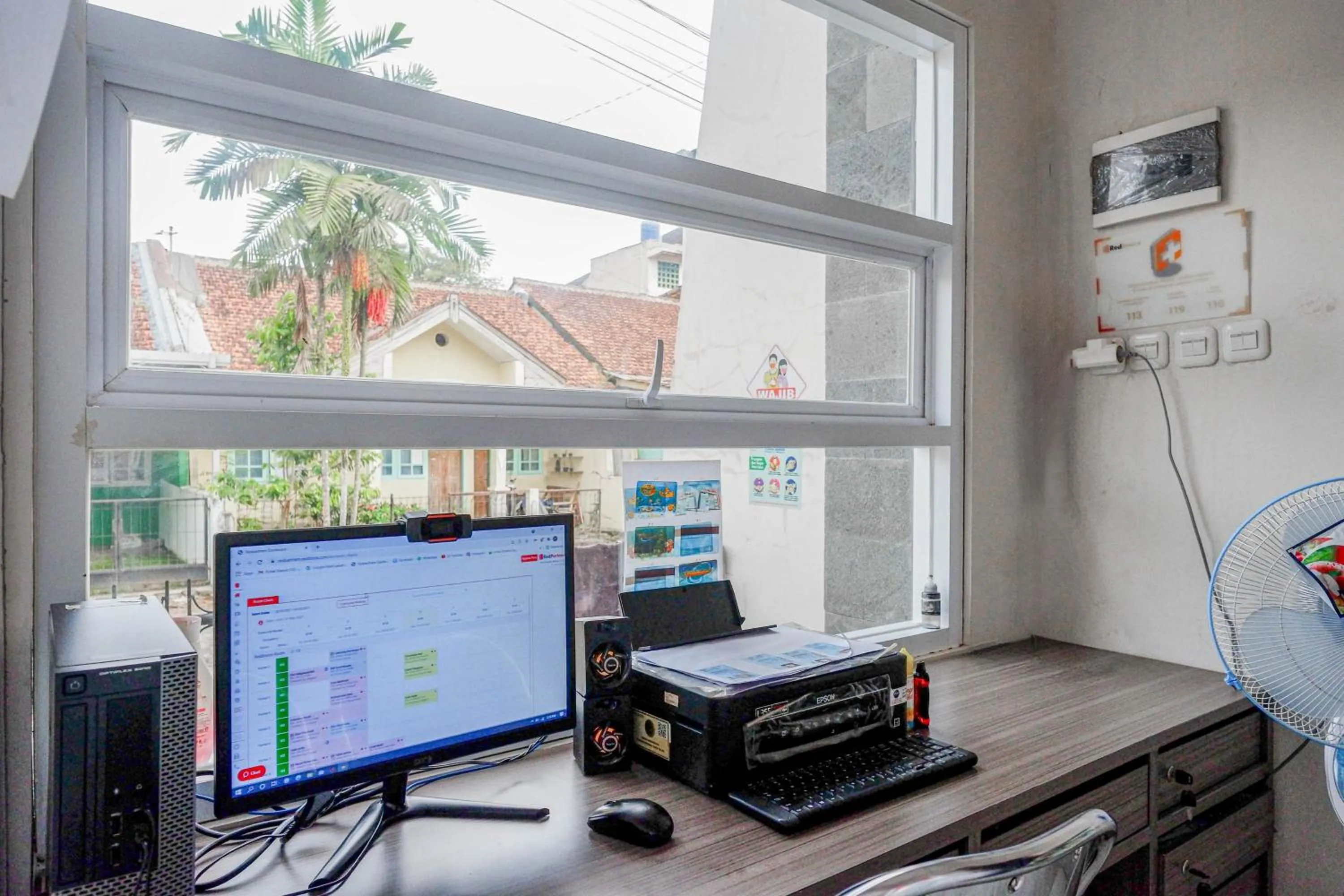 Lobby or reception in RedDoorz Syariah near UNSOED