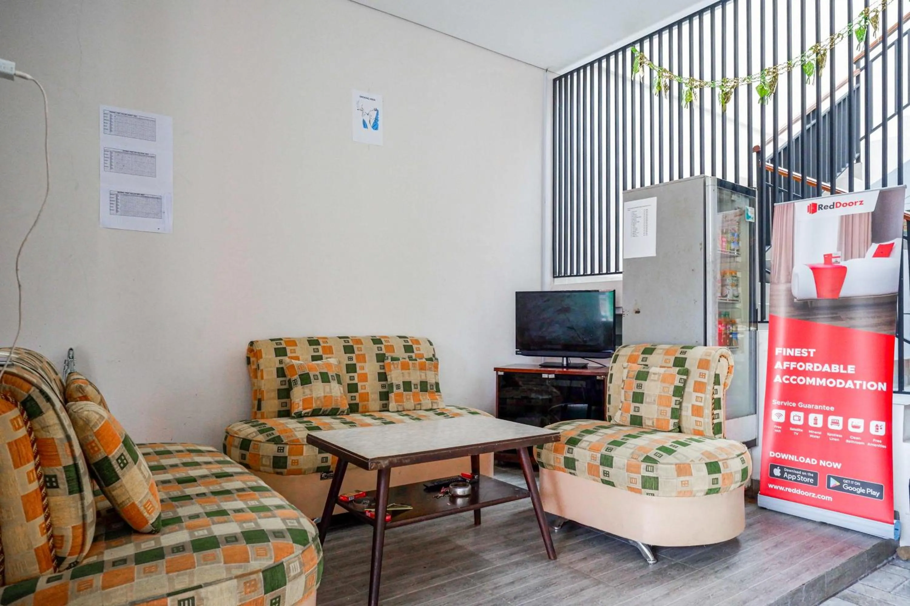 Seating area in RedDoorz Syariah near UNSOED