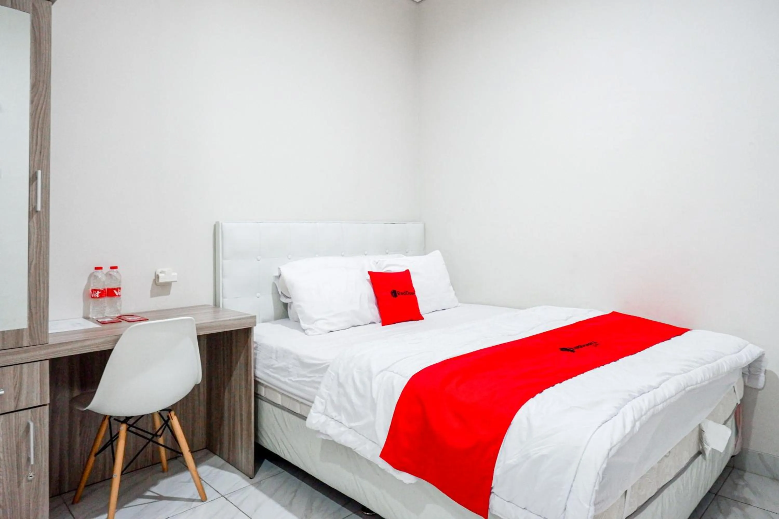 Bedroom, Bed in RedDoorz Syariah near UNSOED