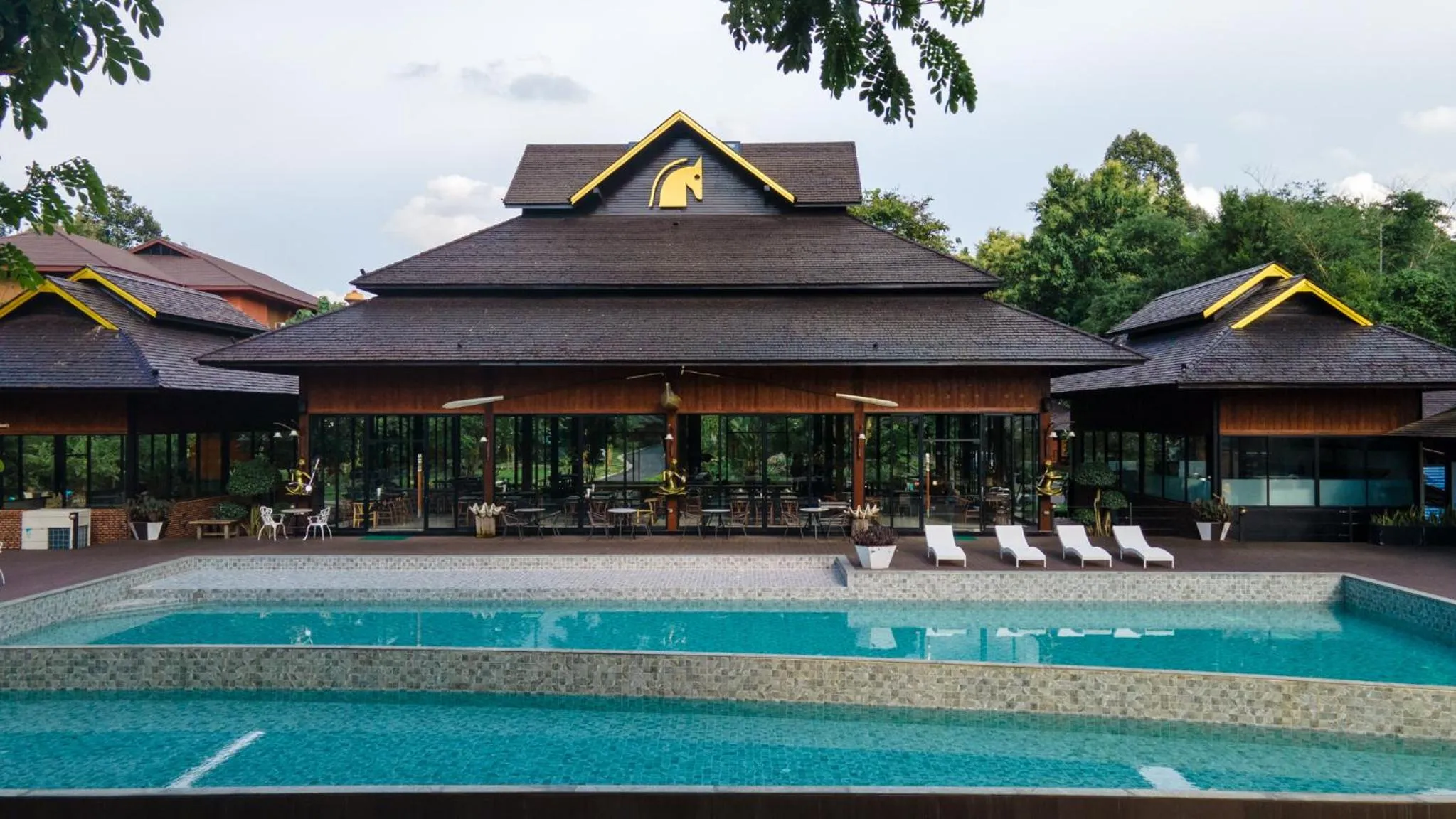 Swimming pool in Phumontra Resort Nakhon Nayok