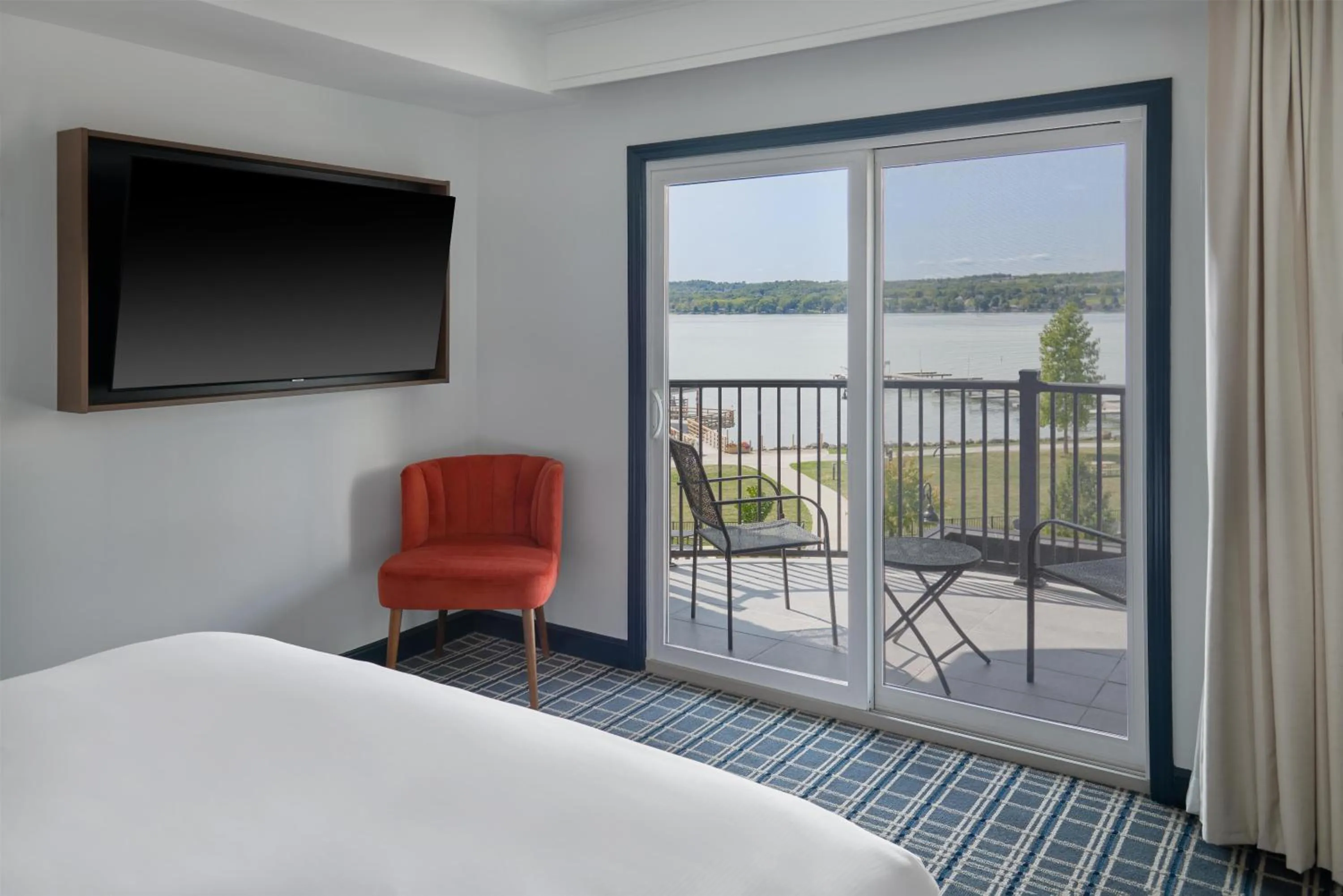 Bed in Hotel Canandaigua, Tapestry Collection By Hilton