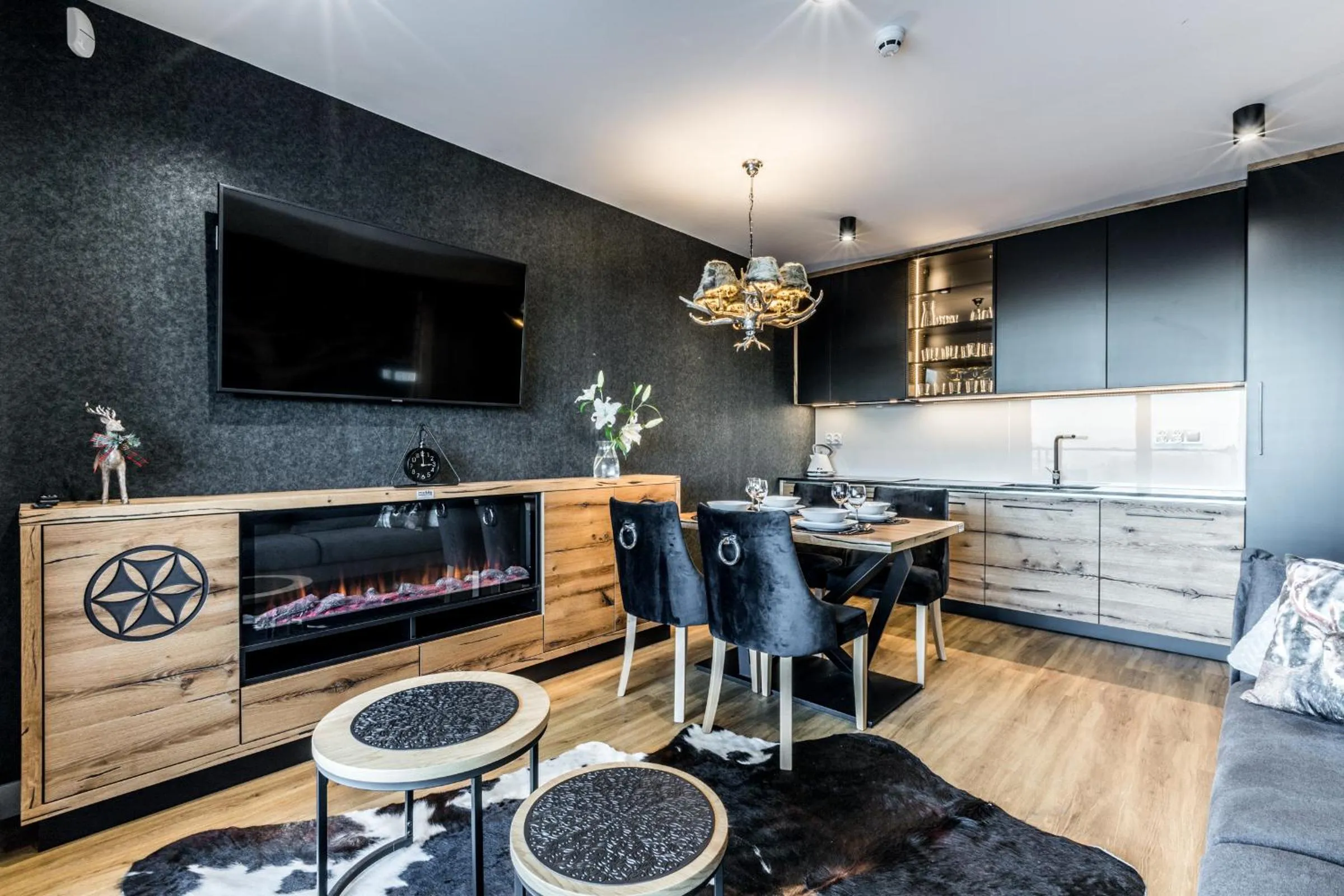 Communal lounge/ TV room in Aparthotel Prestige & SPA