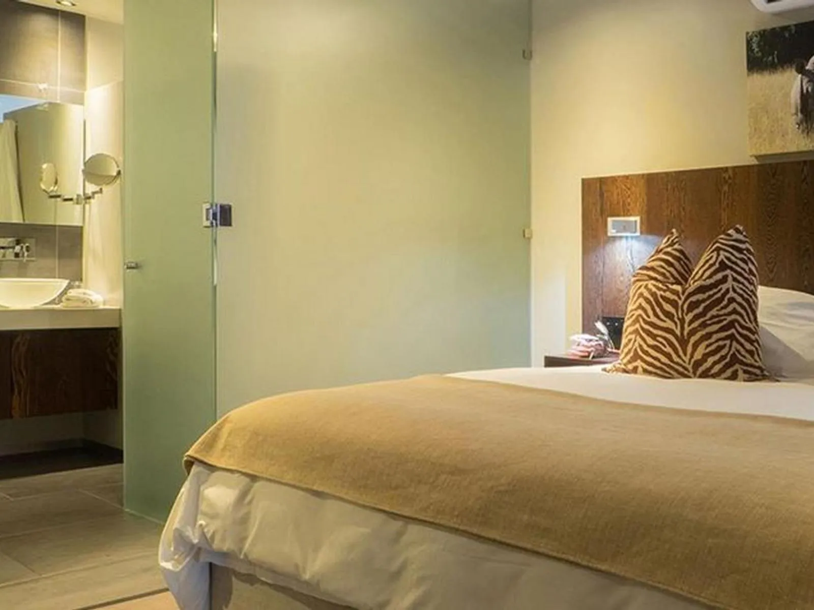 Bedroom, Bed in The Ocean View Guest House