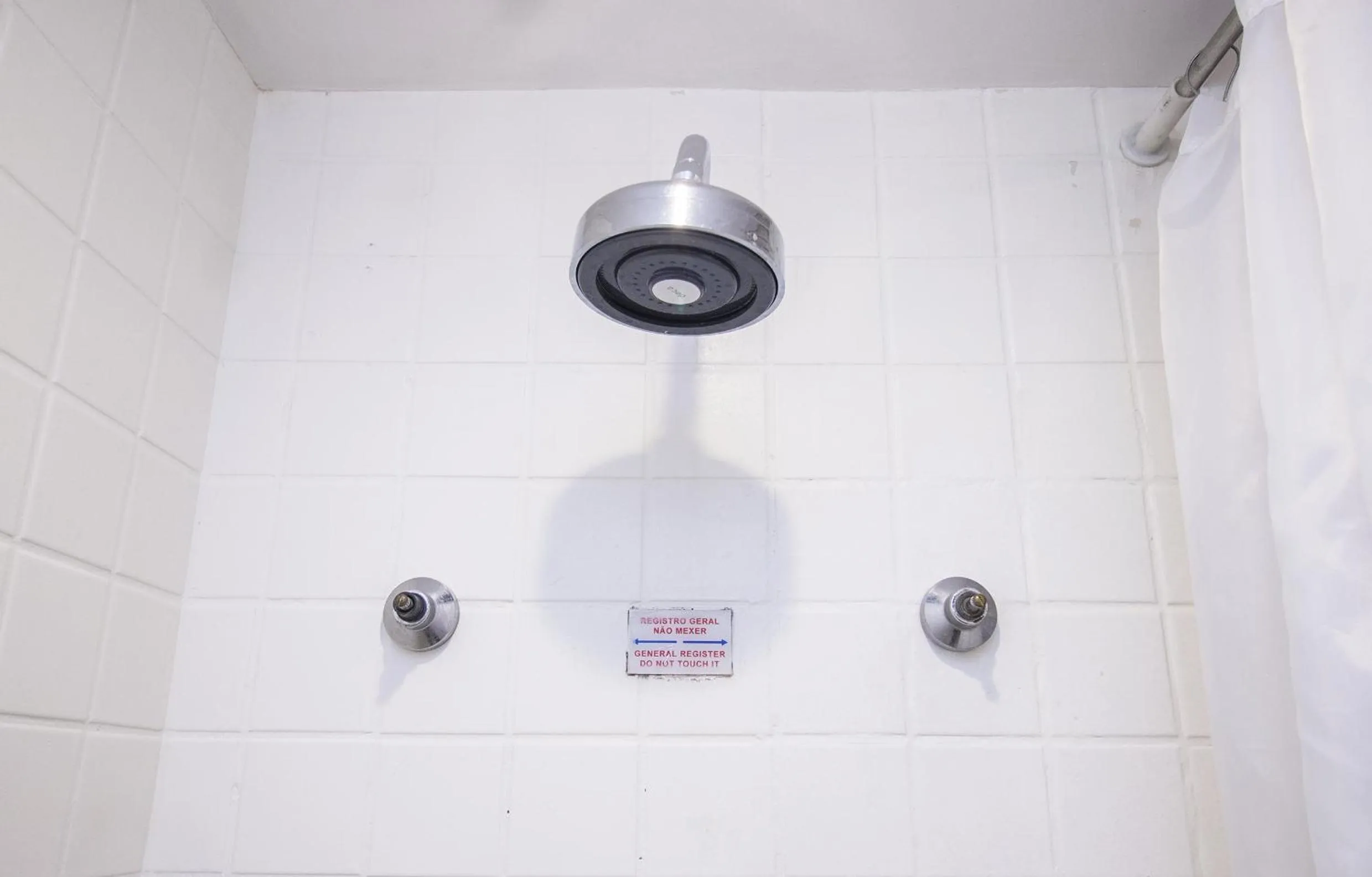 Shower in 360 Santa Cecília