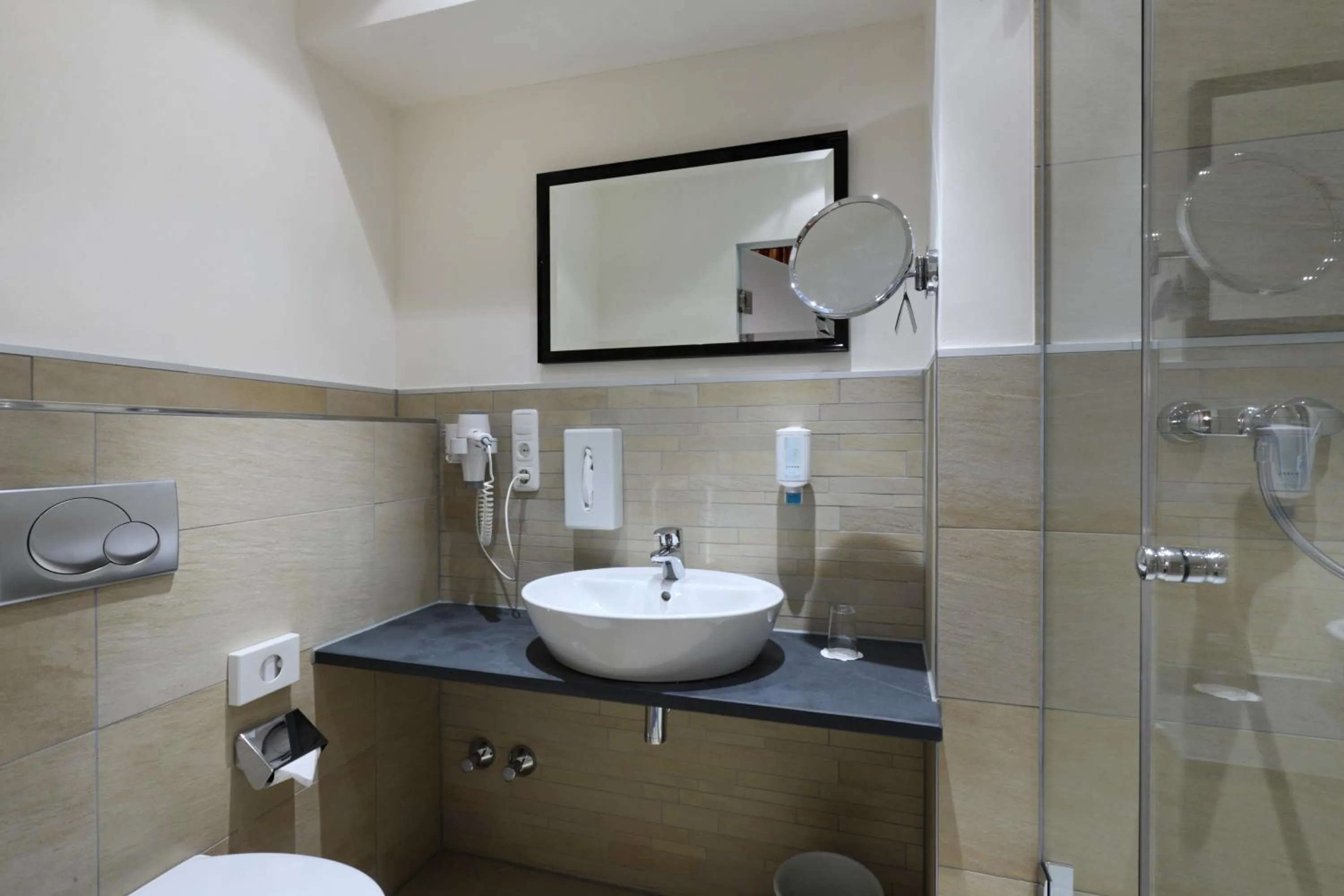 Shower in Hotel Goldene Sonne